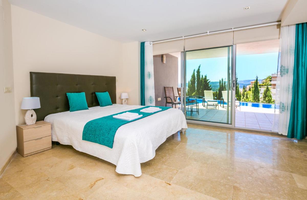 Double Room with Pool View photo 2