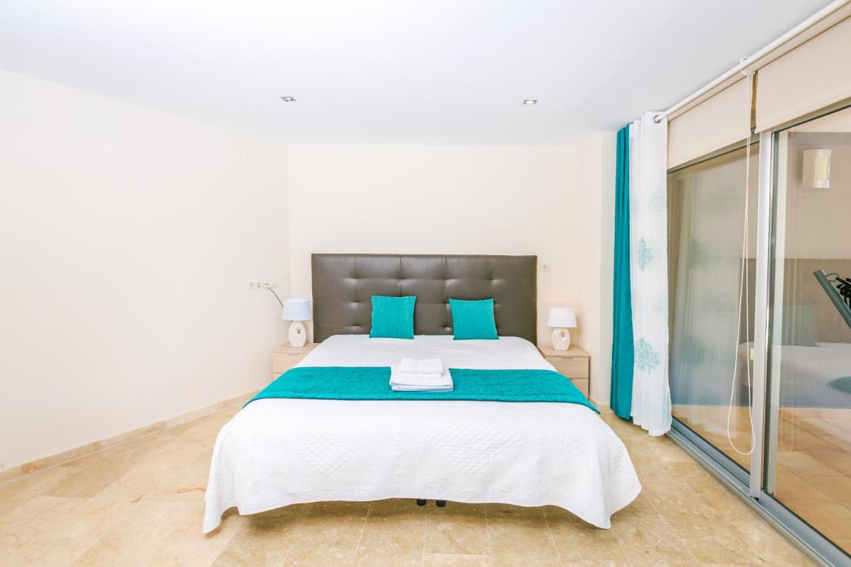 Double Room with Pool View photo 1