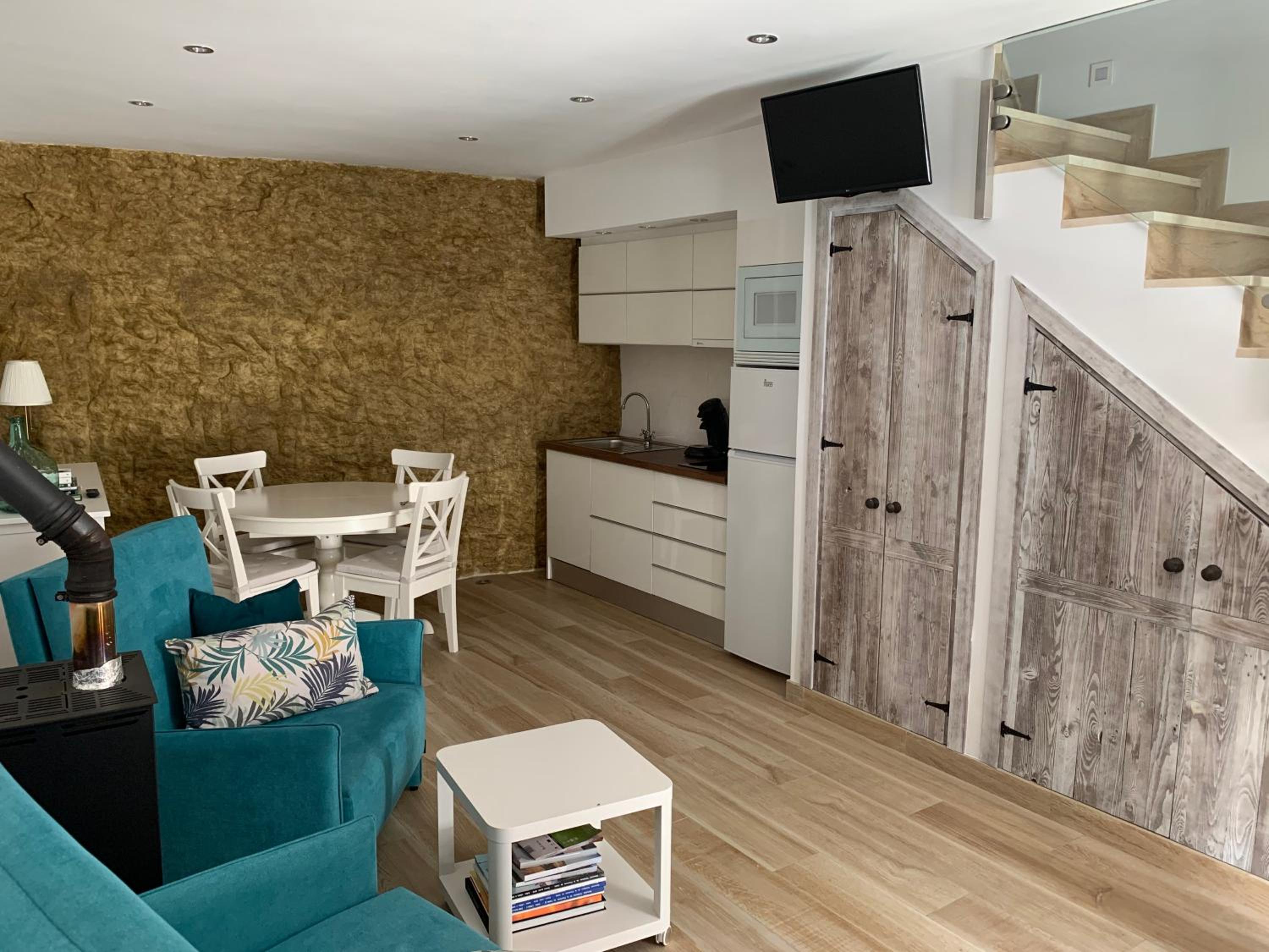 Two-Bedroom House - Photo 4