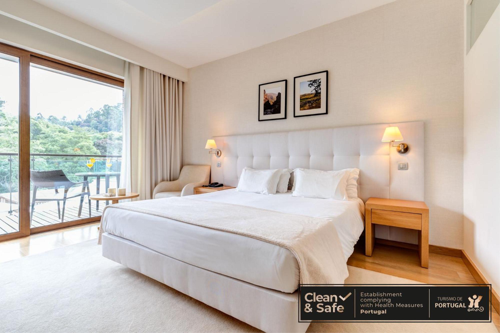 Double Room with River View - Photo 14