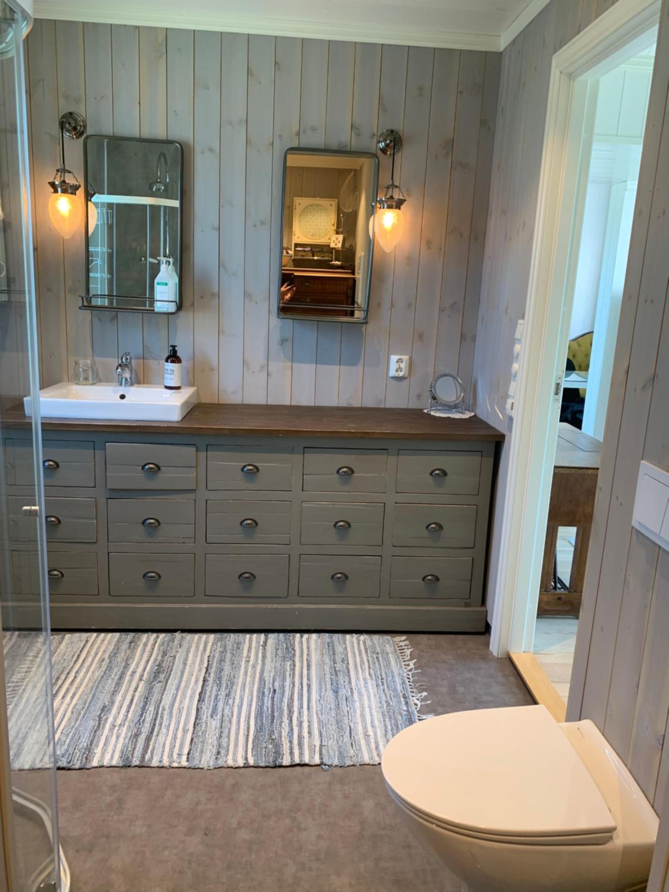 Family Room with Private Bathroom - Photo 9