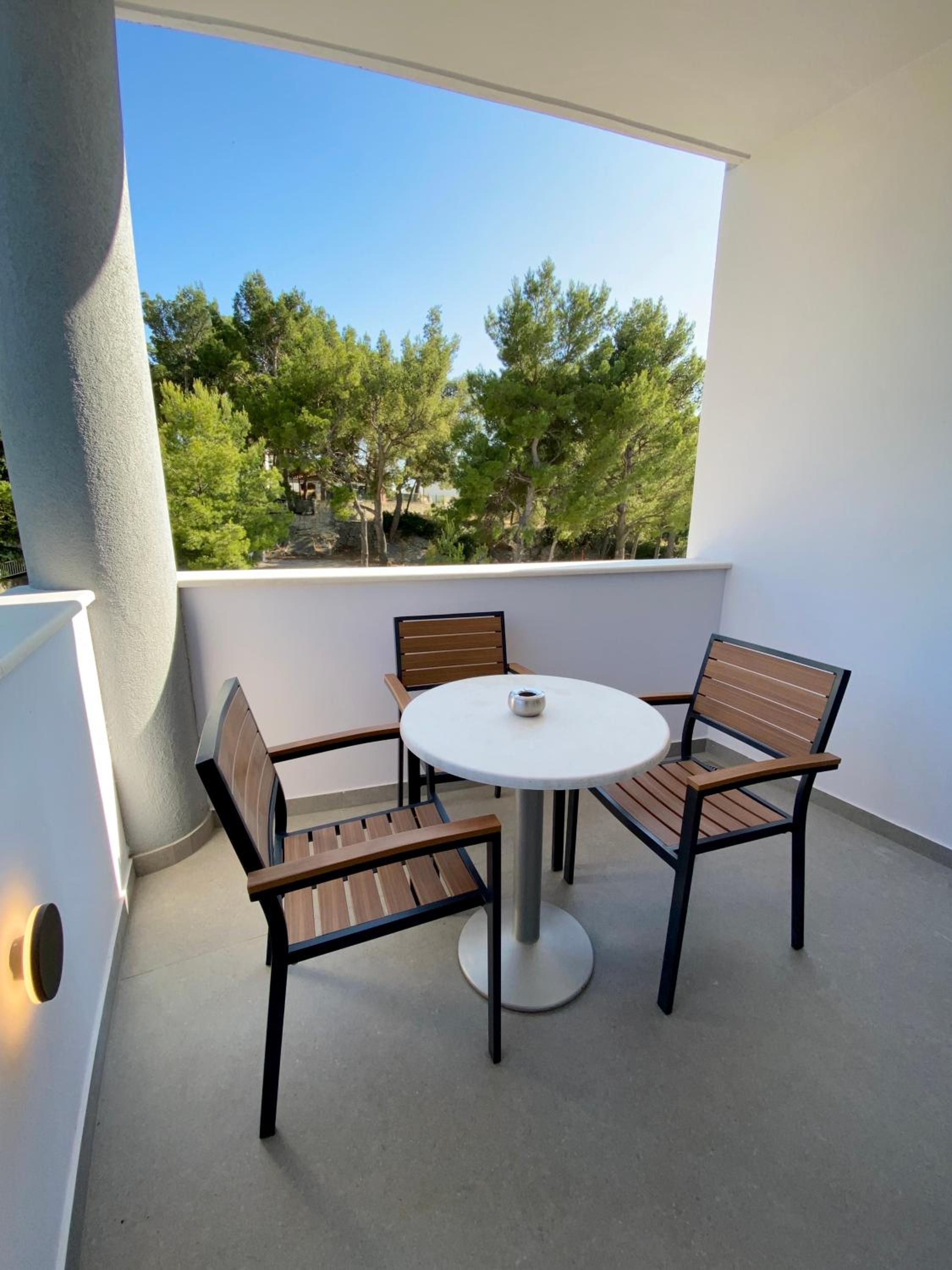 Triple Room with Balcony and Park View - Photo 5