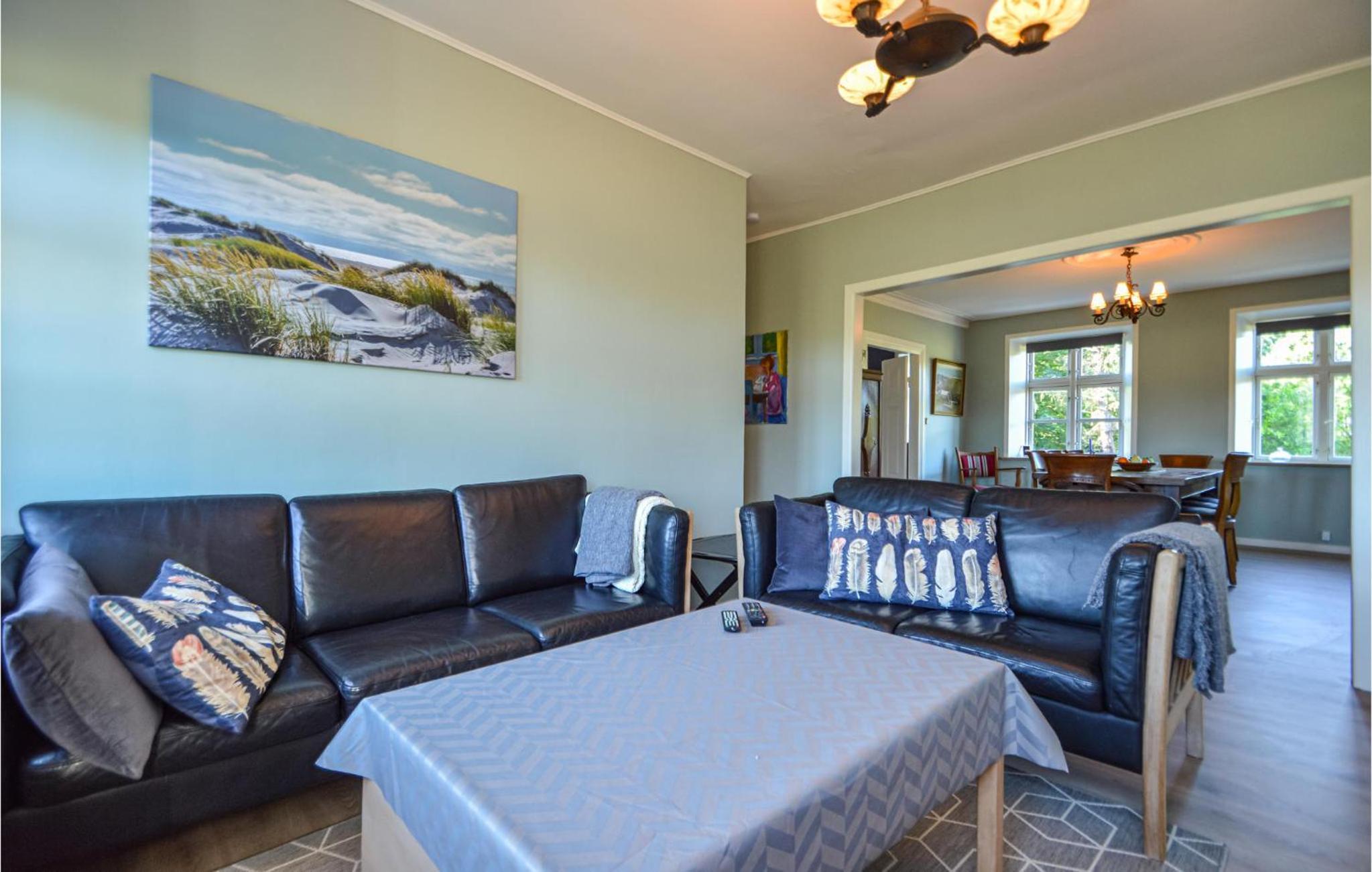 Four-Bedroom Holiday Home photo 1