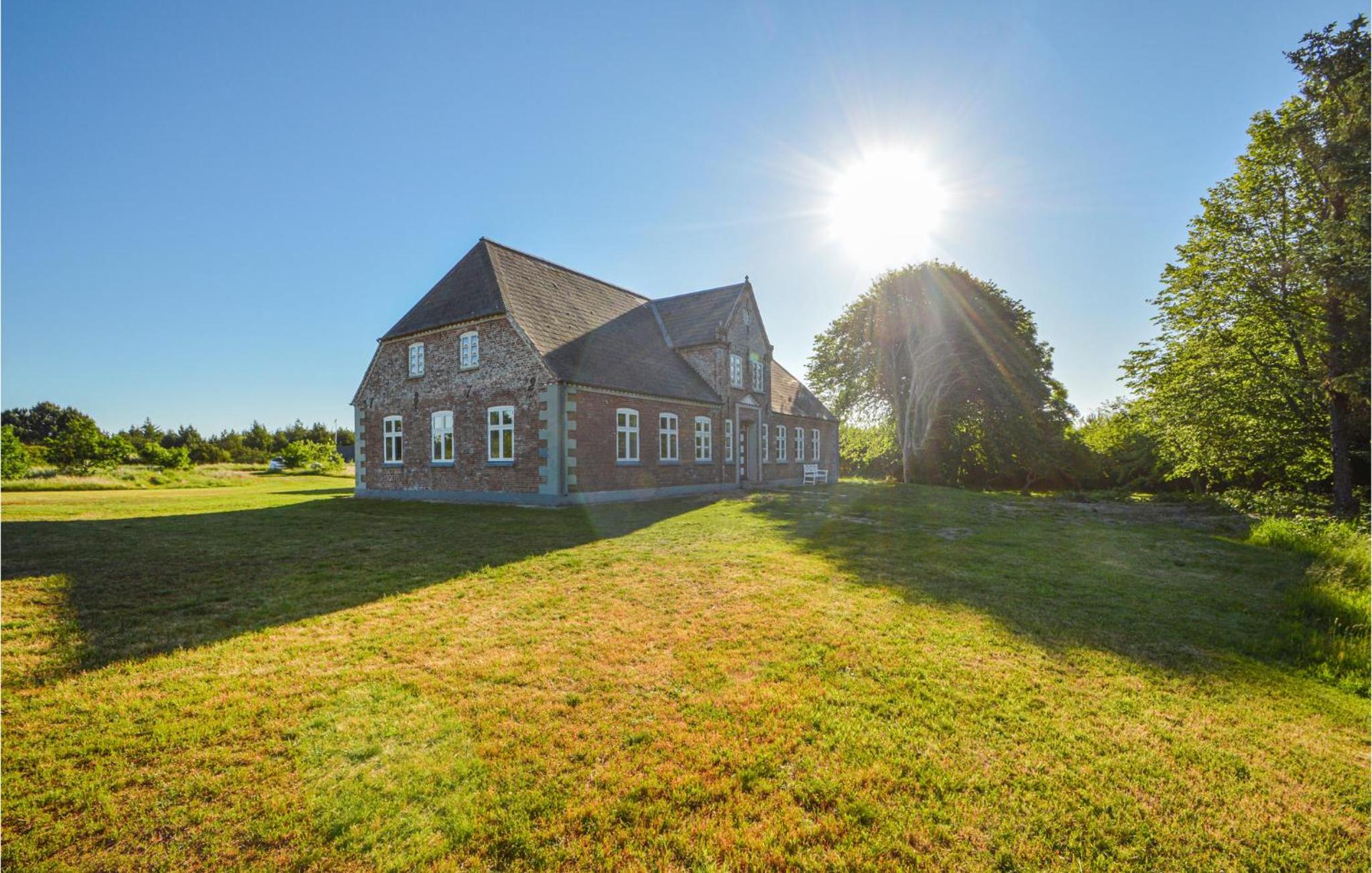 Four-Bedroom Holiday Home photo 2