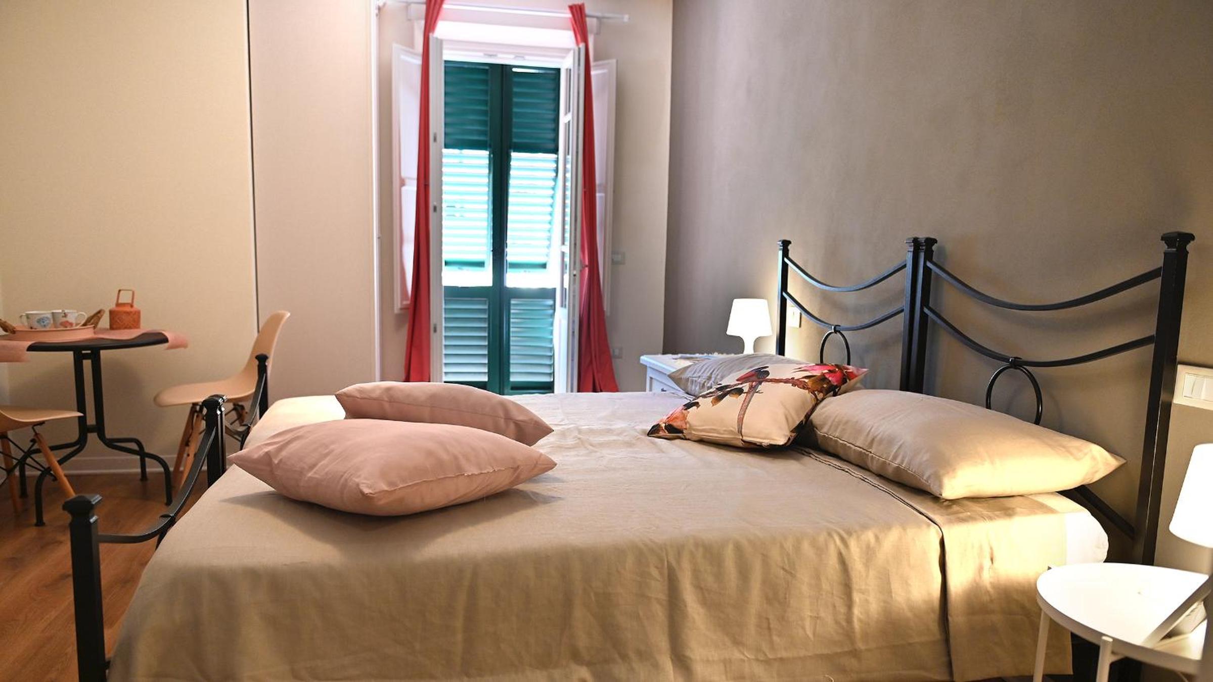 Double or Twin Room with Balcony - Photo 9