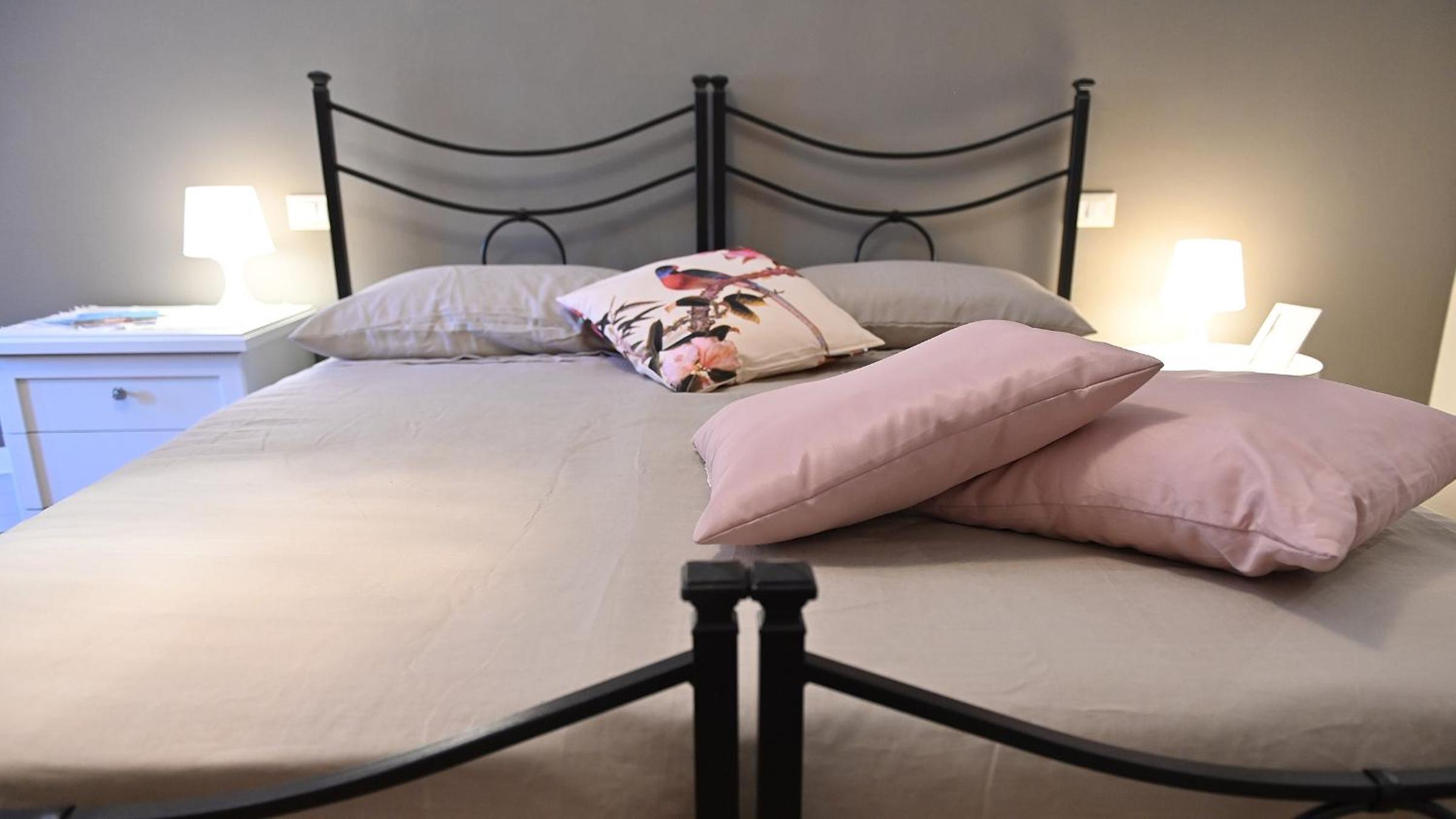 Double or Twin Room with Balcony - Photo 6
