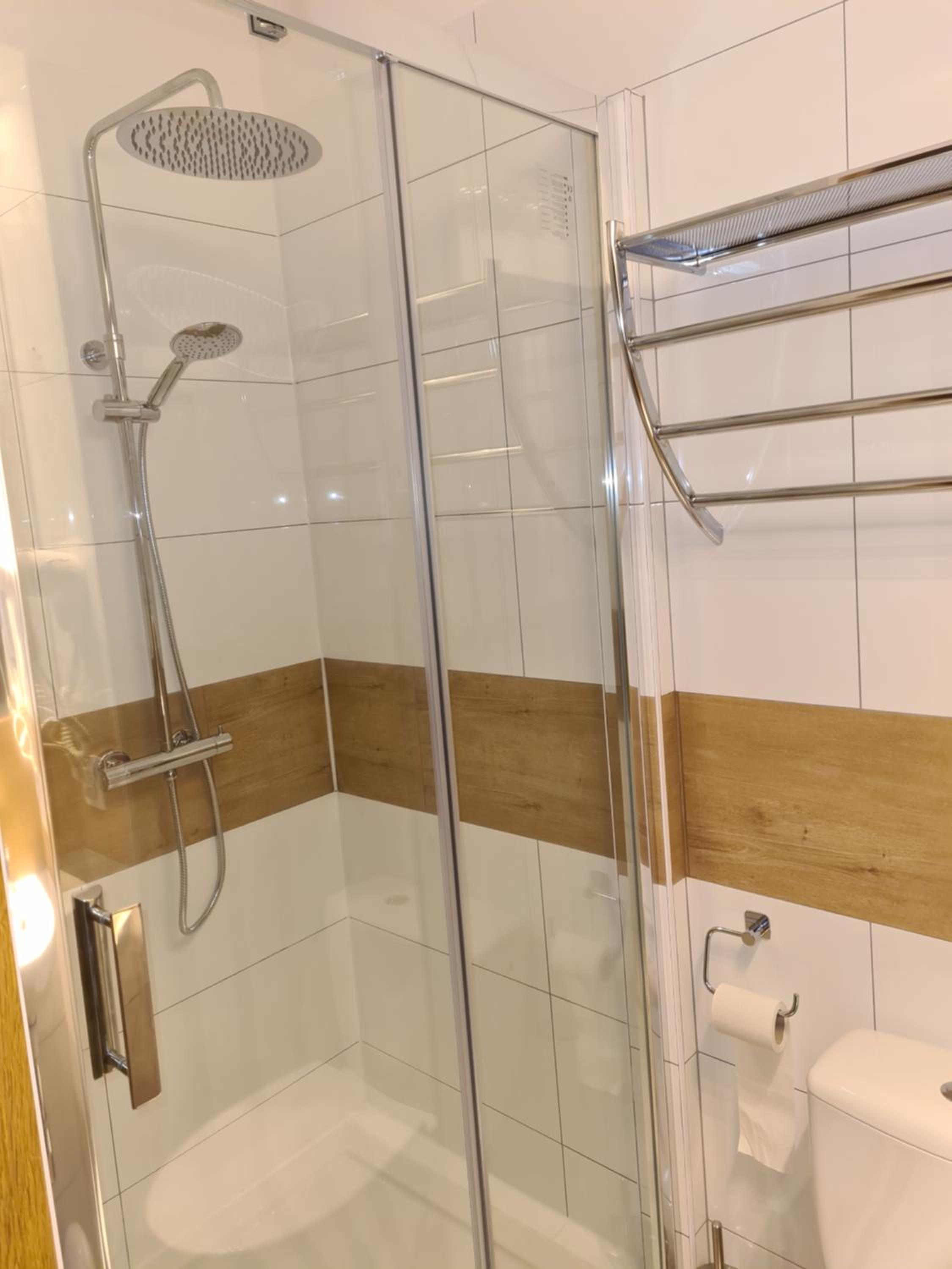Family Room with Private Bathroom - Photo 10