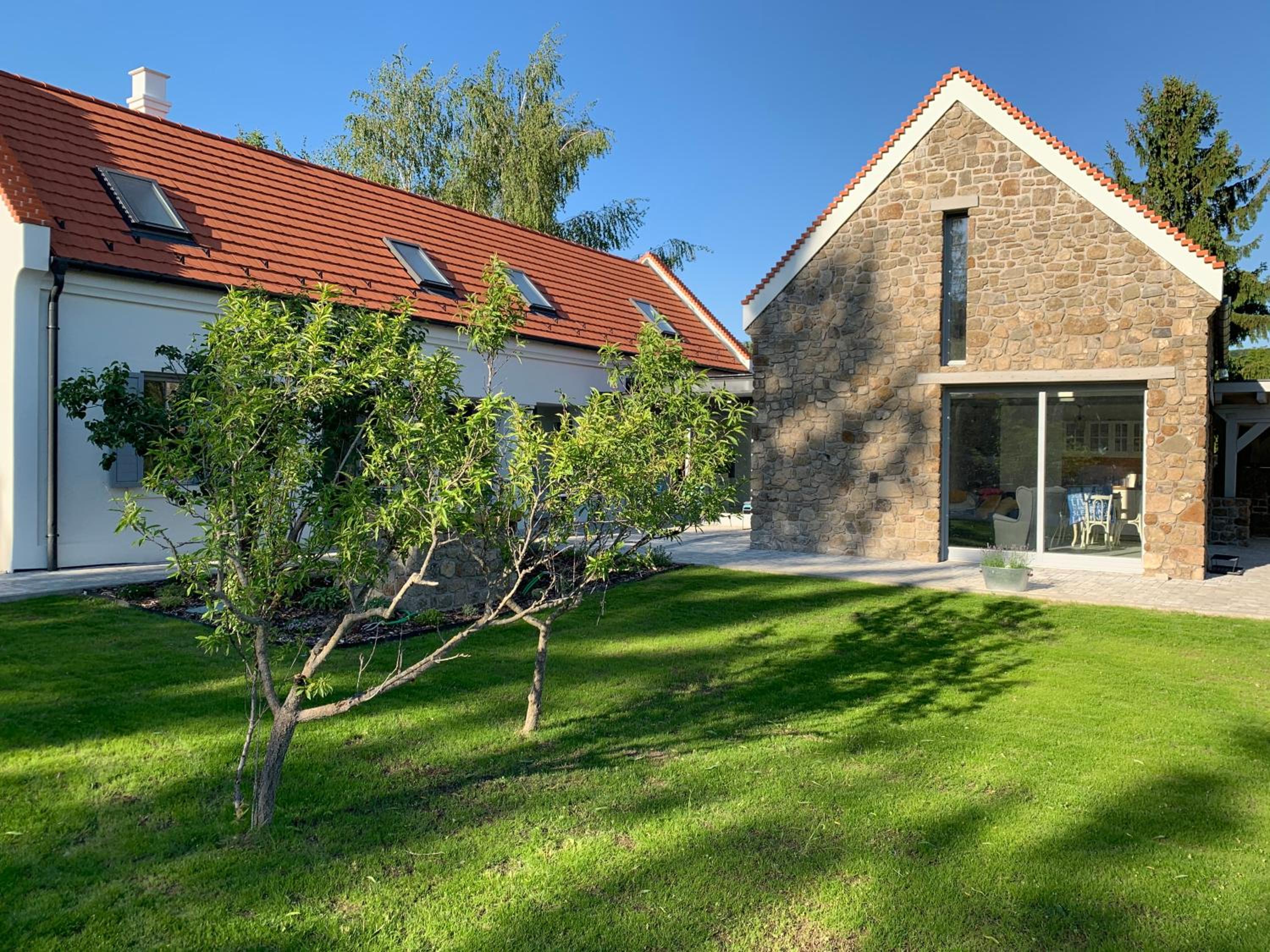 Five-Bedroom House photo 3