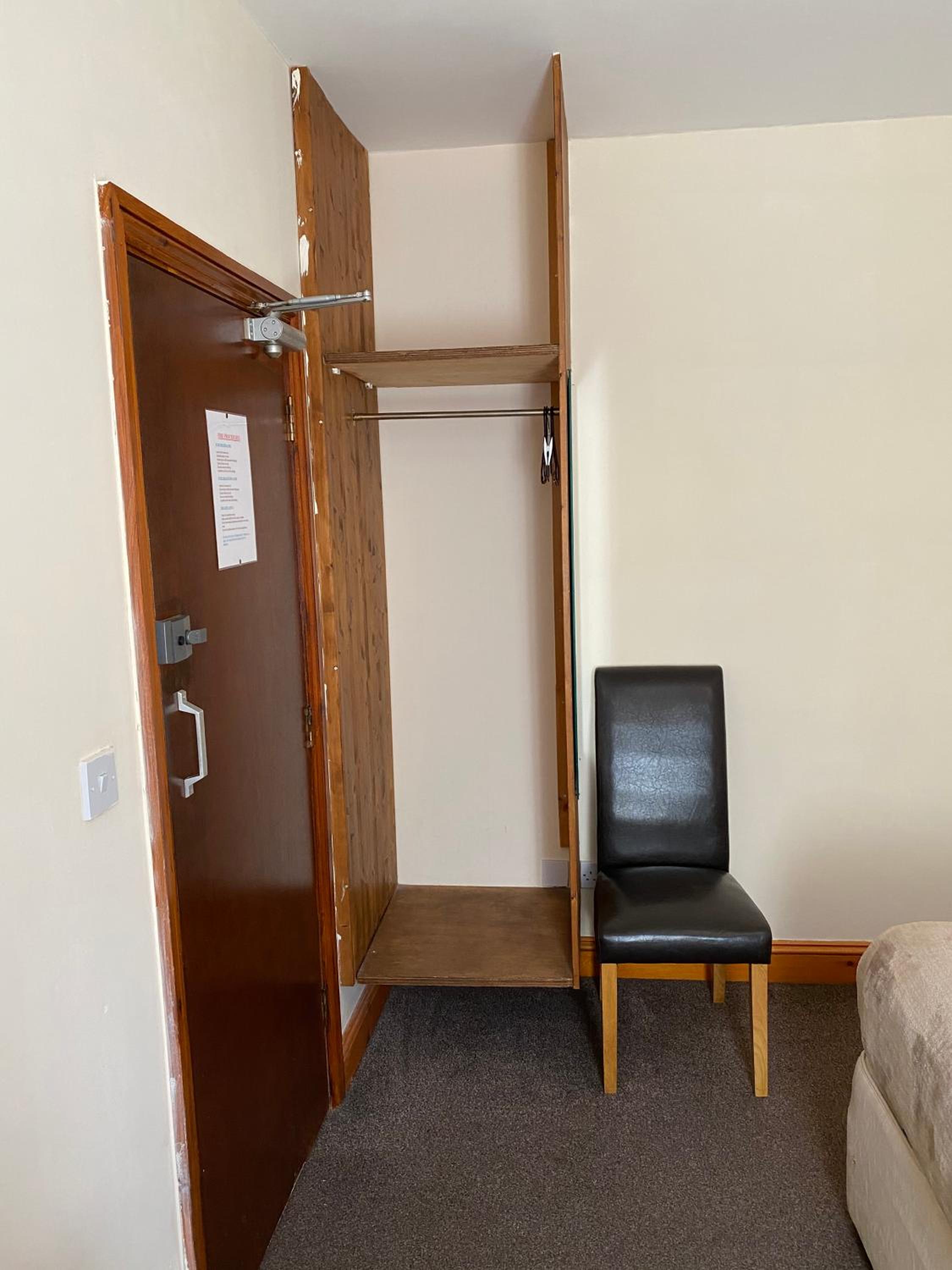 Double Room - Photo 15