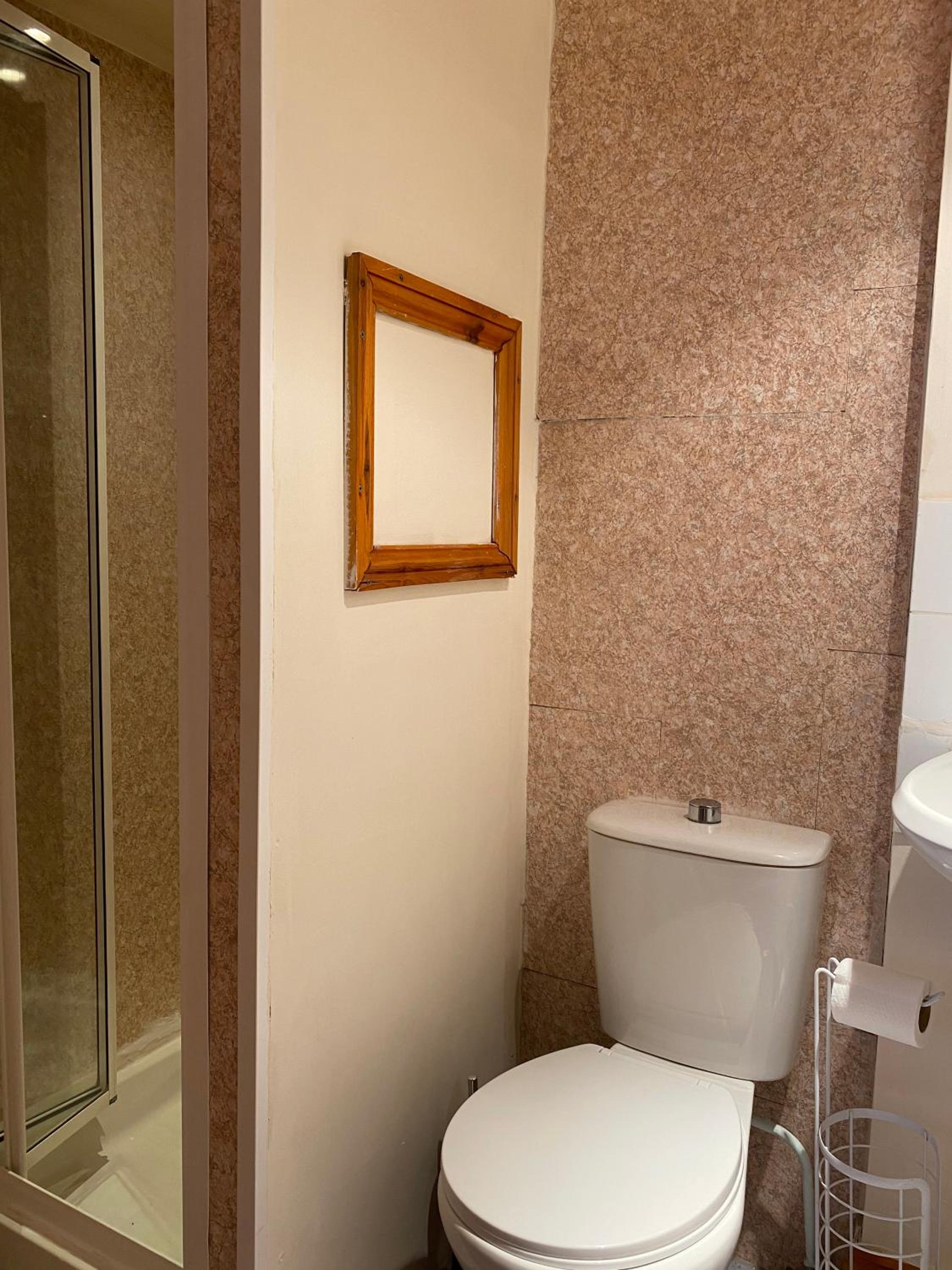 Double Room - Photo 16