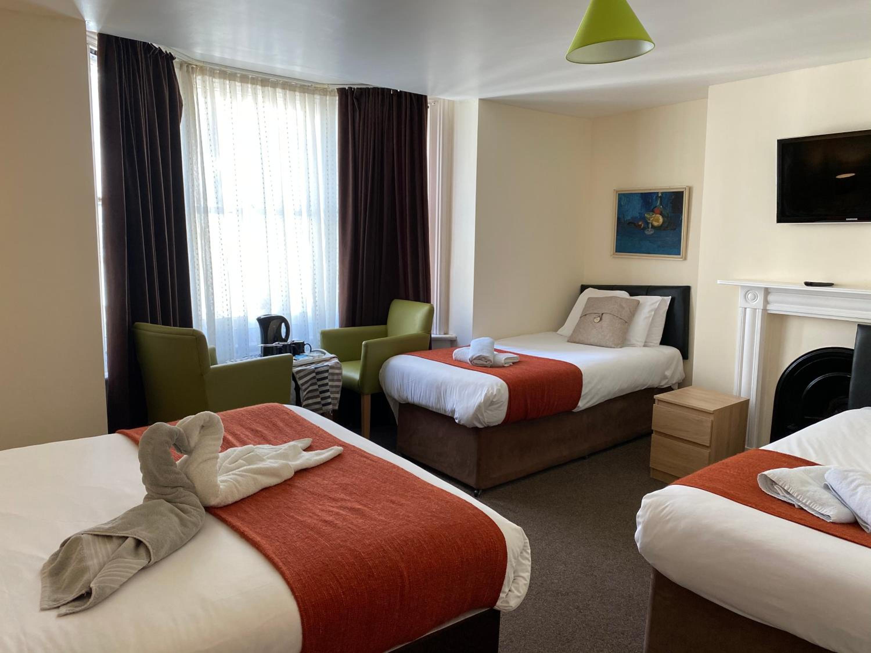 Triple Room - Photo 13