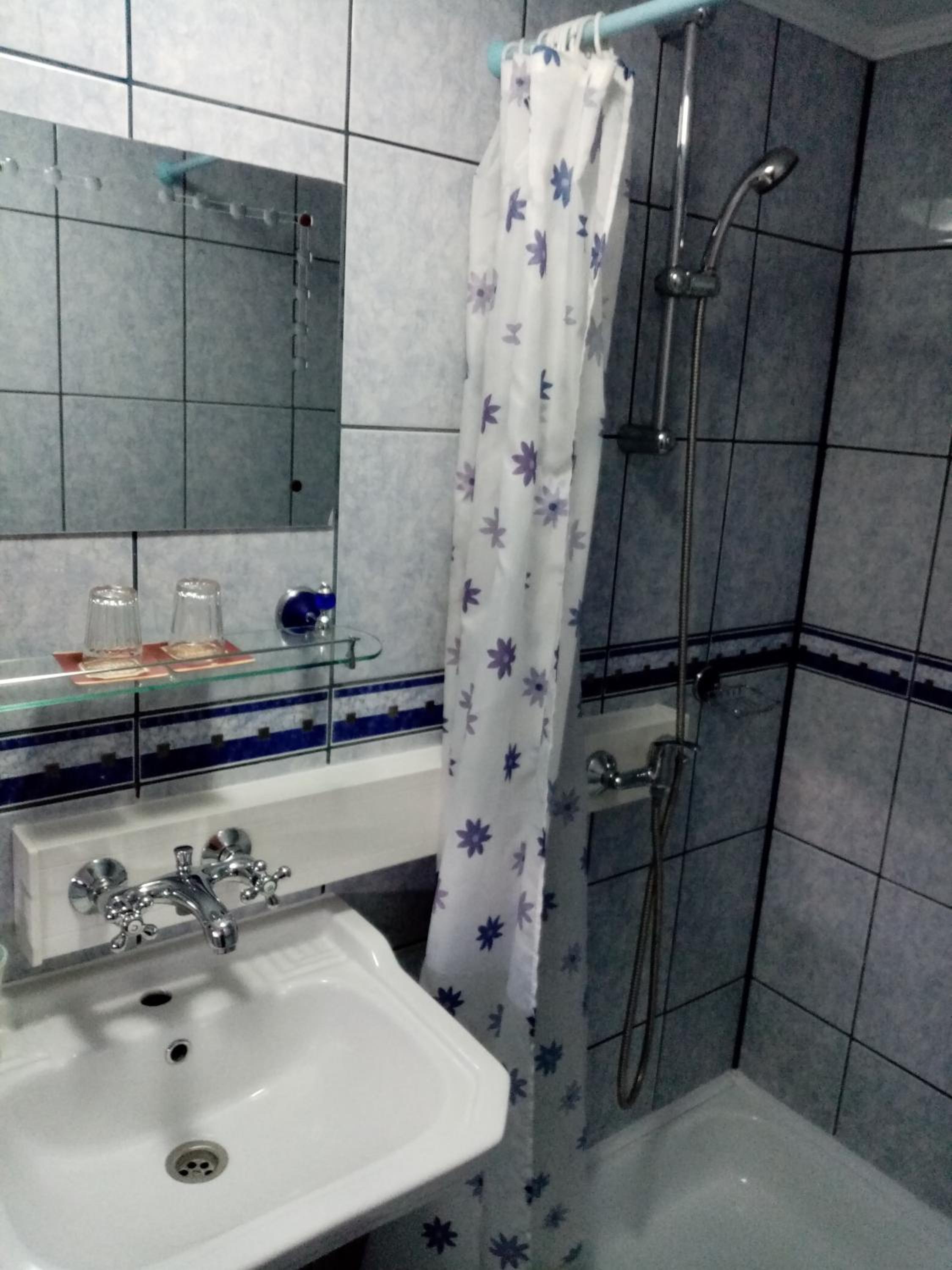 Double or Twin Room - Photo 8