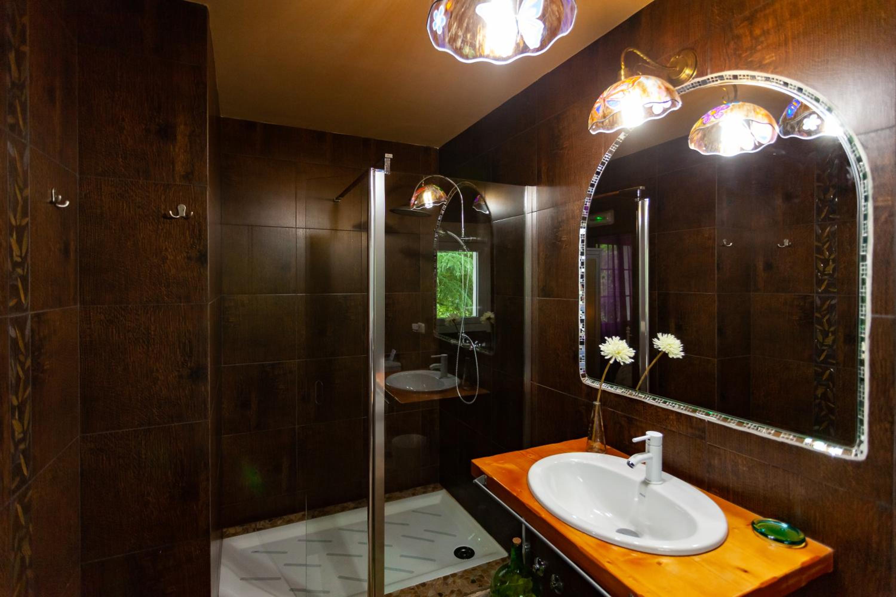 Double Room - Photo 11