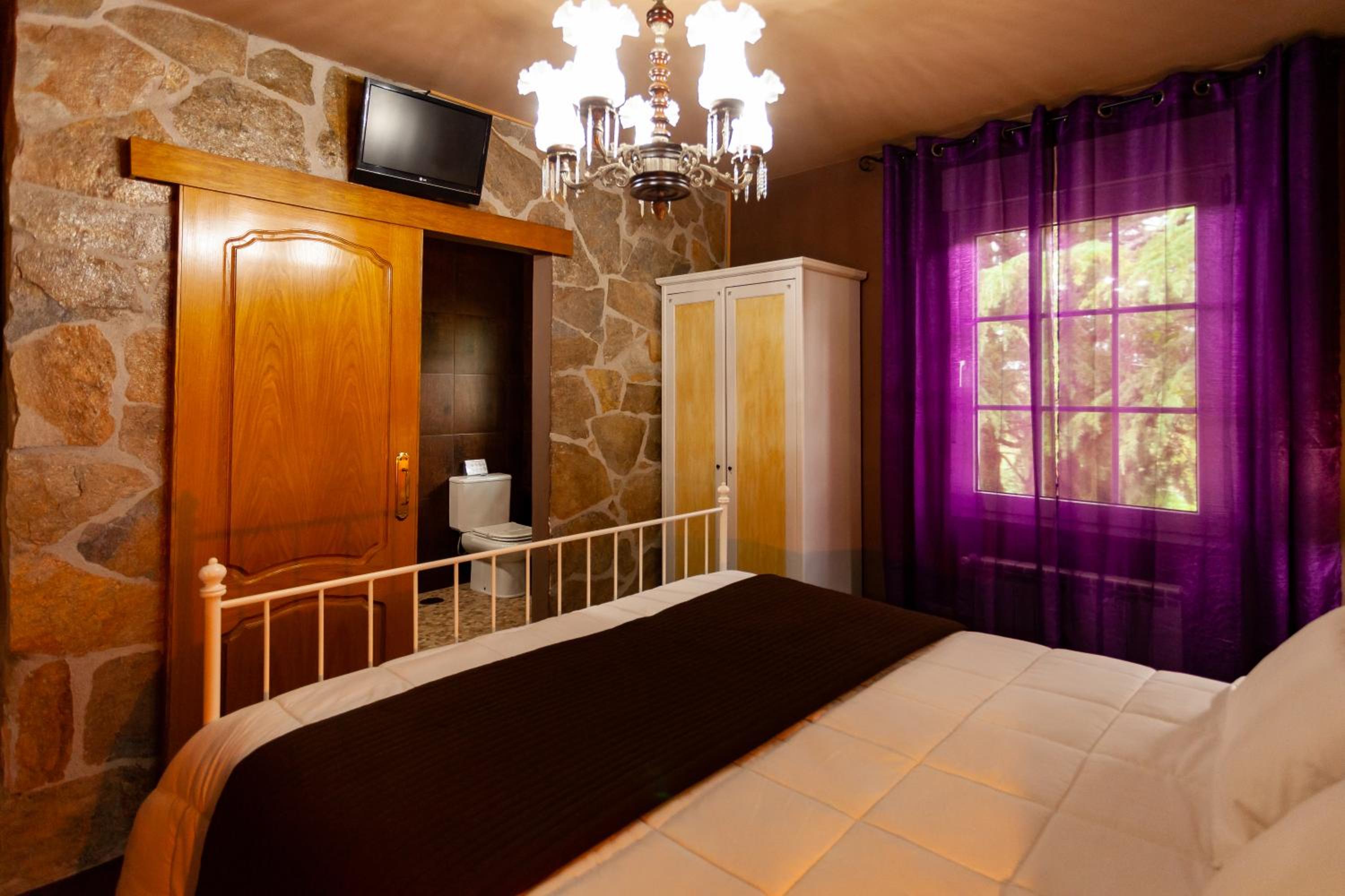 Double Room - Photo 10
