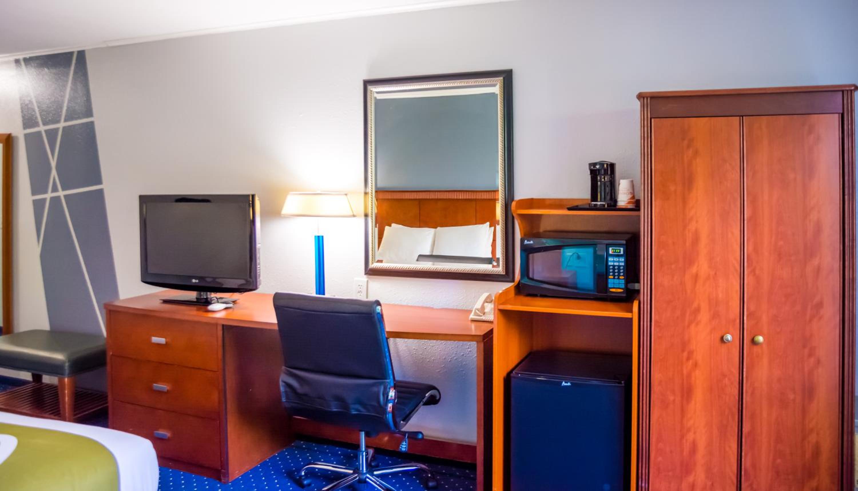 Queen Room - Disability Access - Photo 1