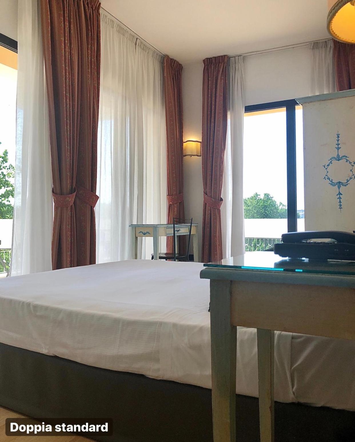Double or Twin Room - Photo 7