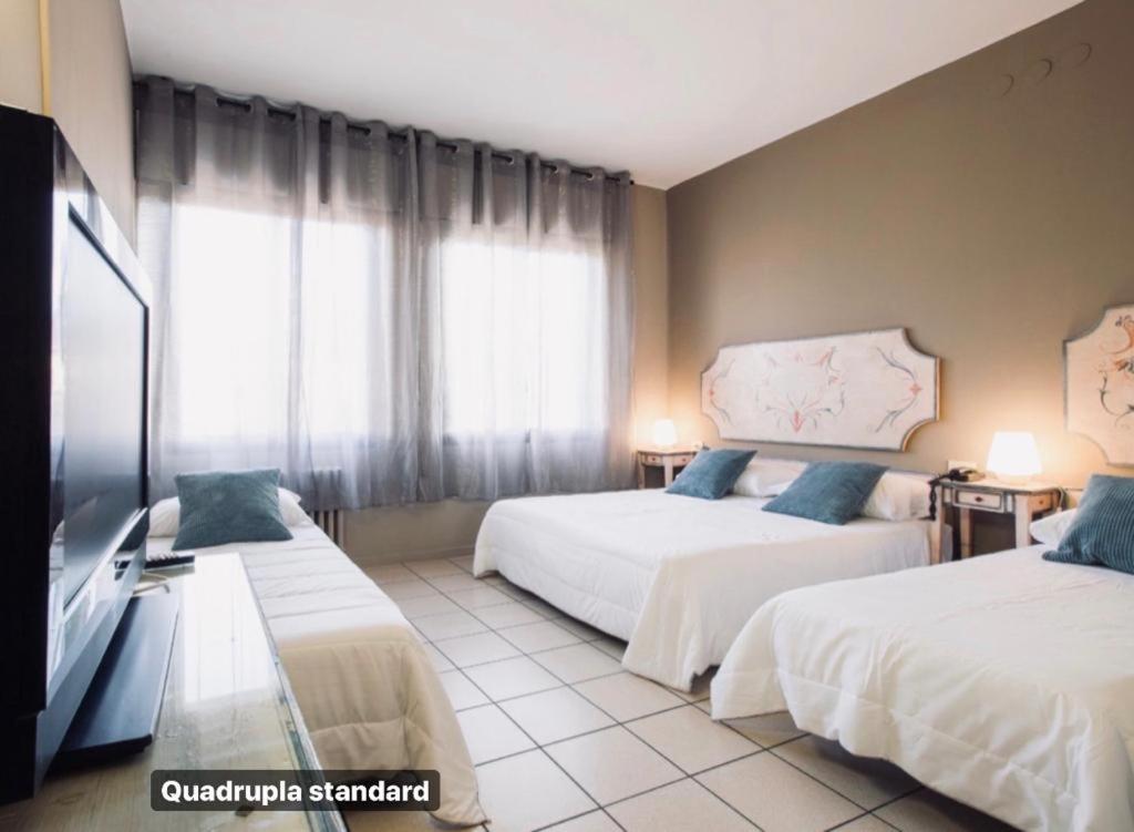 Quadruple Room - Photo 1