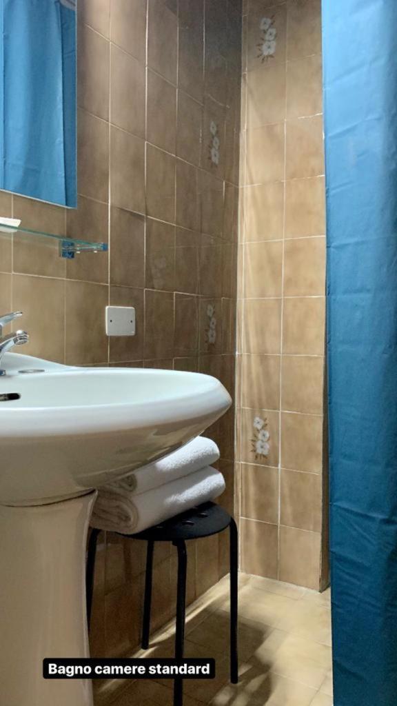 Double or Twin Room - Photo 15