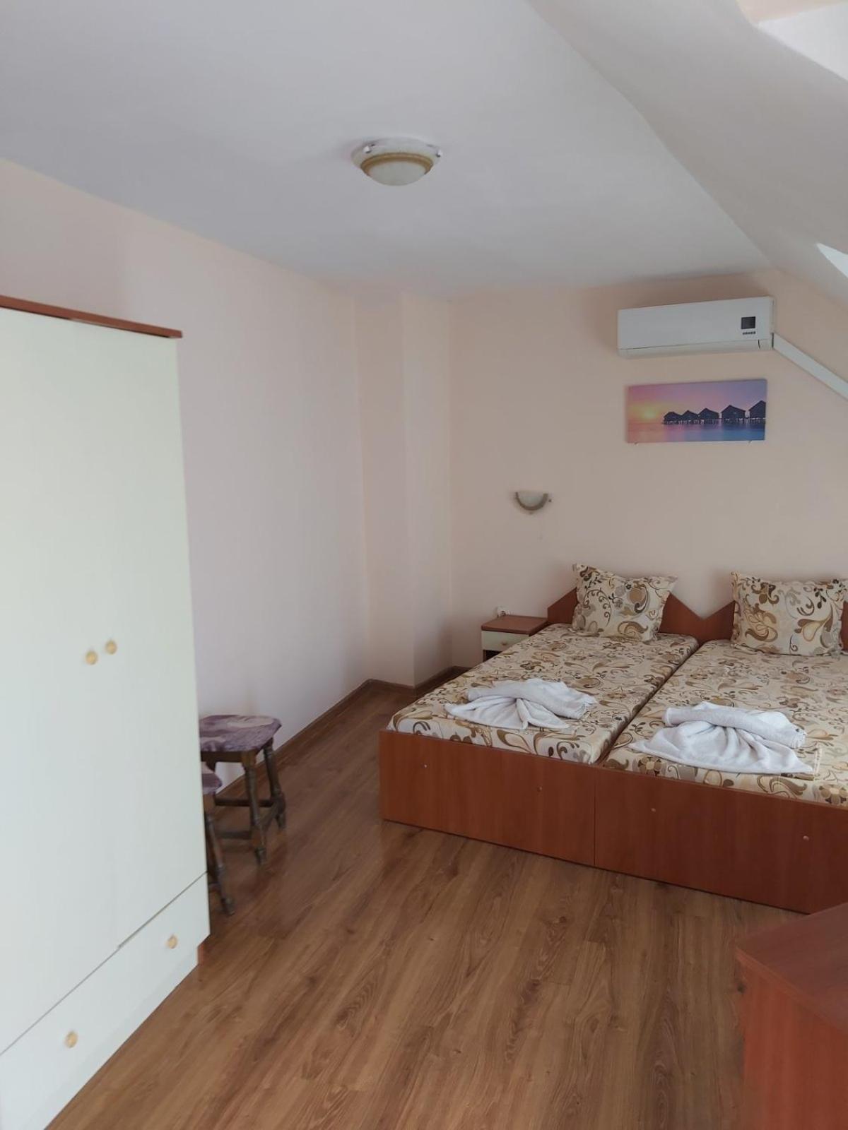 Double Room - Photo 3