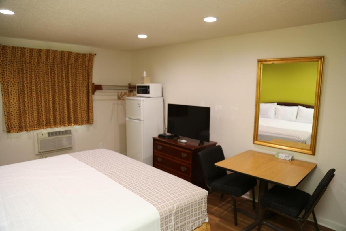 King Room - Non-Smoking photo 1