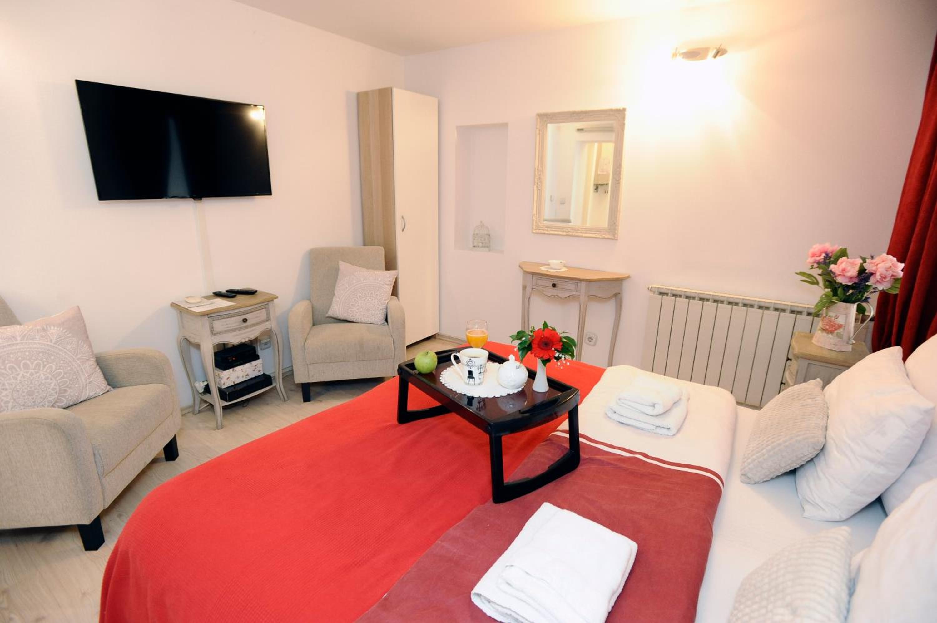 One-Bedroom Apartment - Photo 27