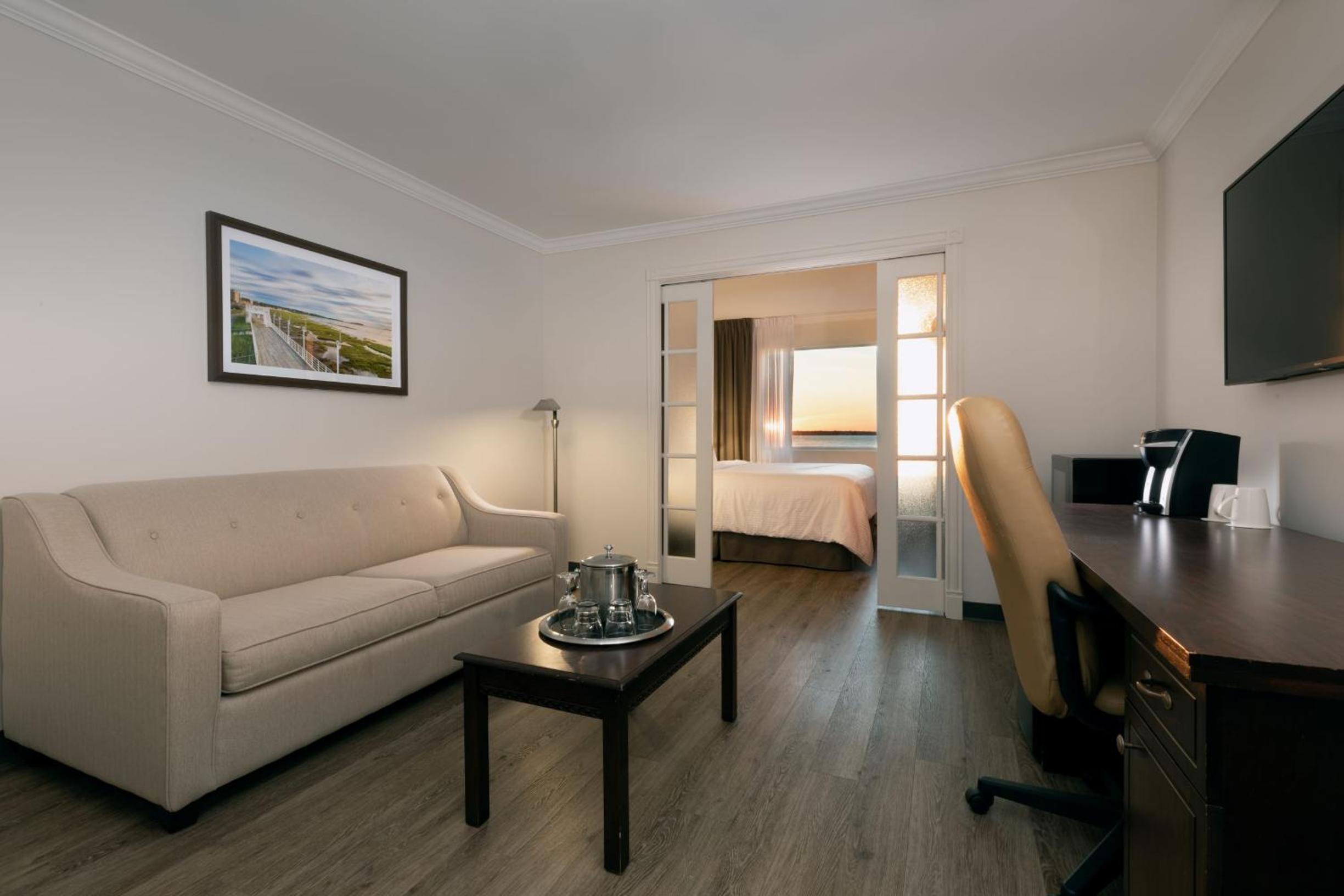 King Suite with River View  photo 3