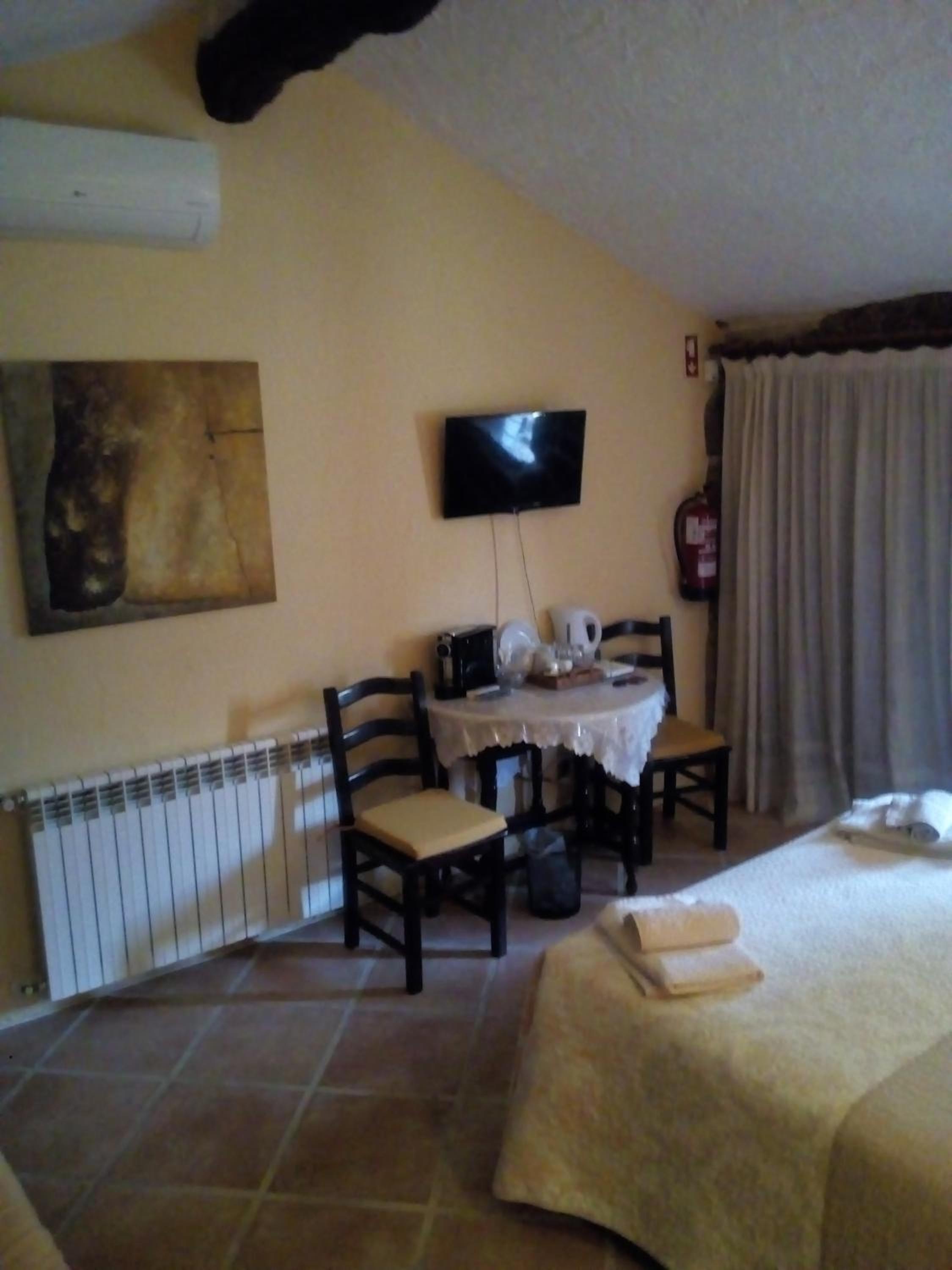 Double Room with Private Bathroom - Photo 7