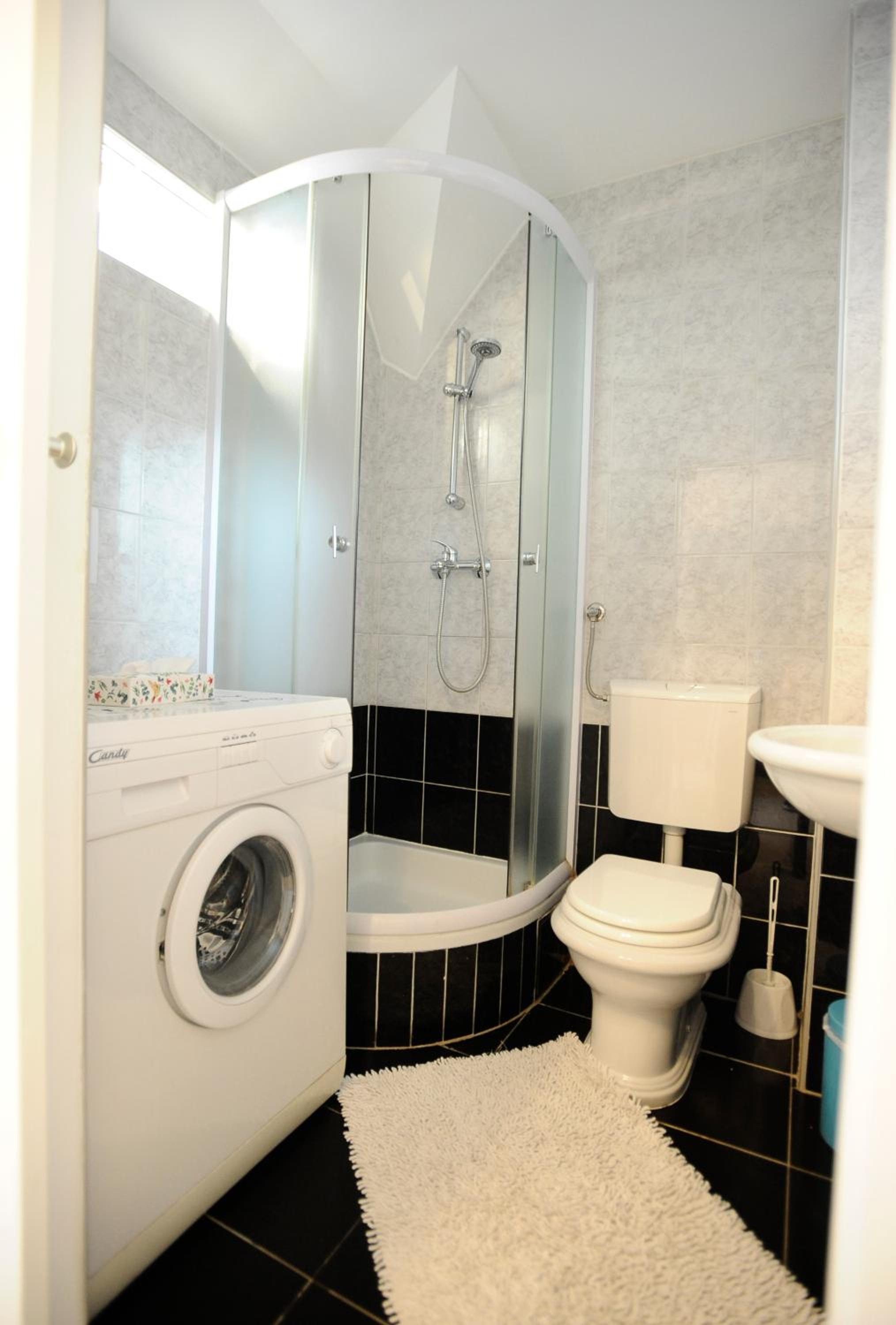 One-Bedroom Apartment - Photo 14