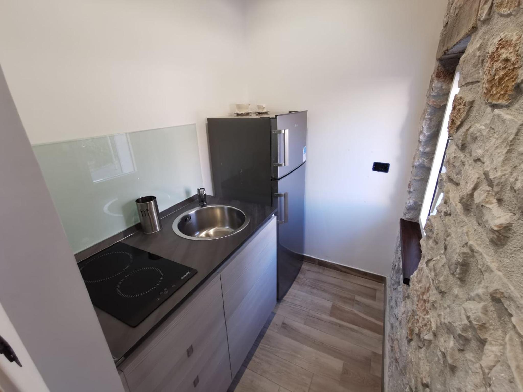 One-Bedroom Apartment - Photo 3