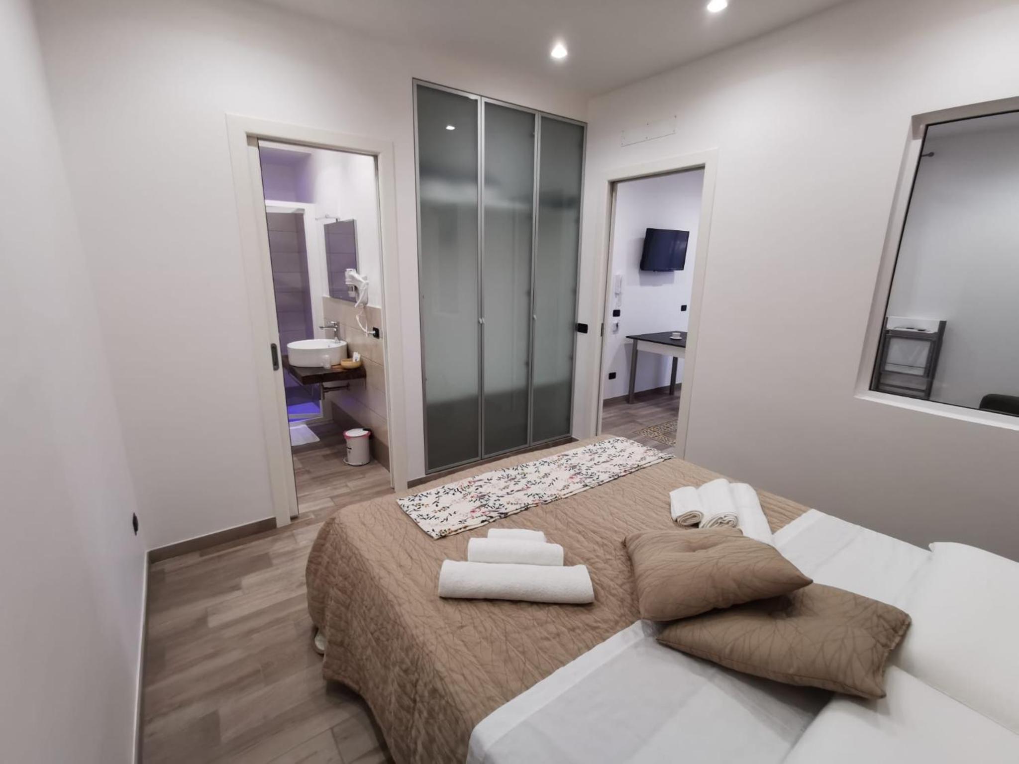 One-Bedroom Apartment - Photo 12