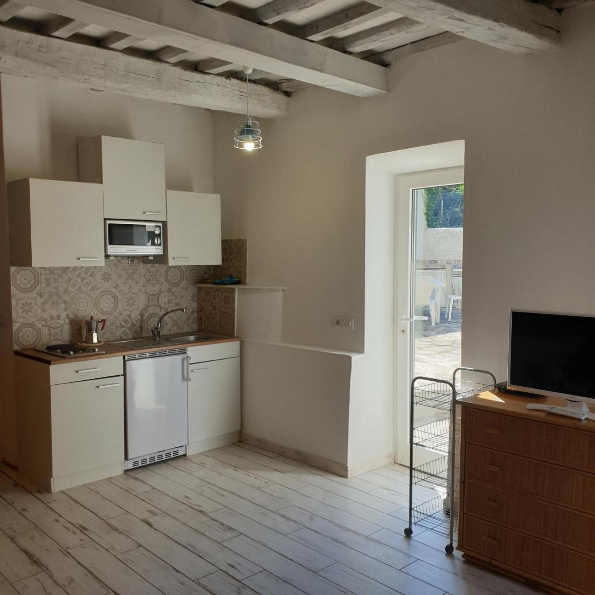 Studio Apartment photo 1