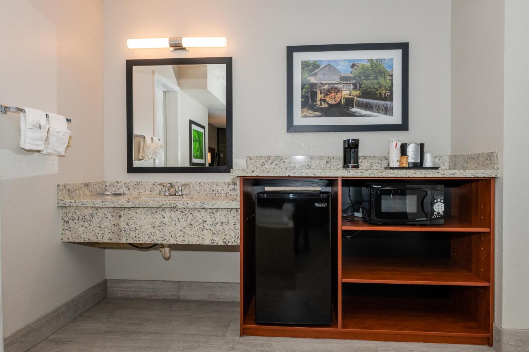 King Room w/ Soaking Tub, Sofa Bed w/ fire place & private balcony photo 2