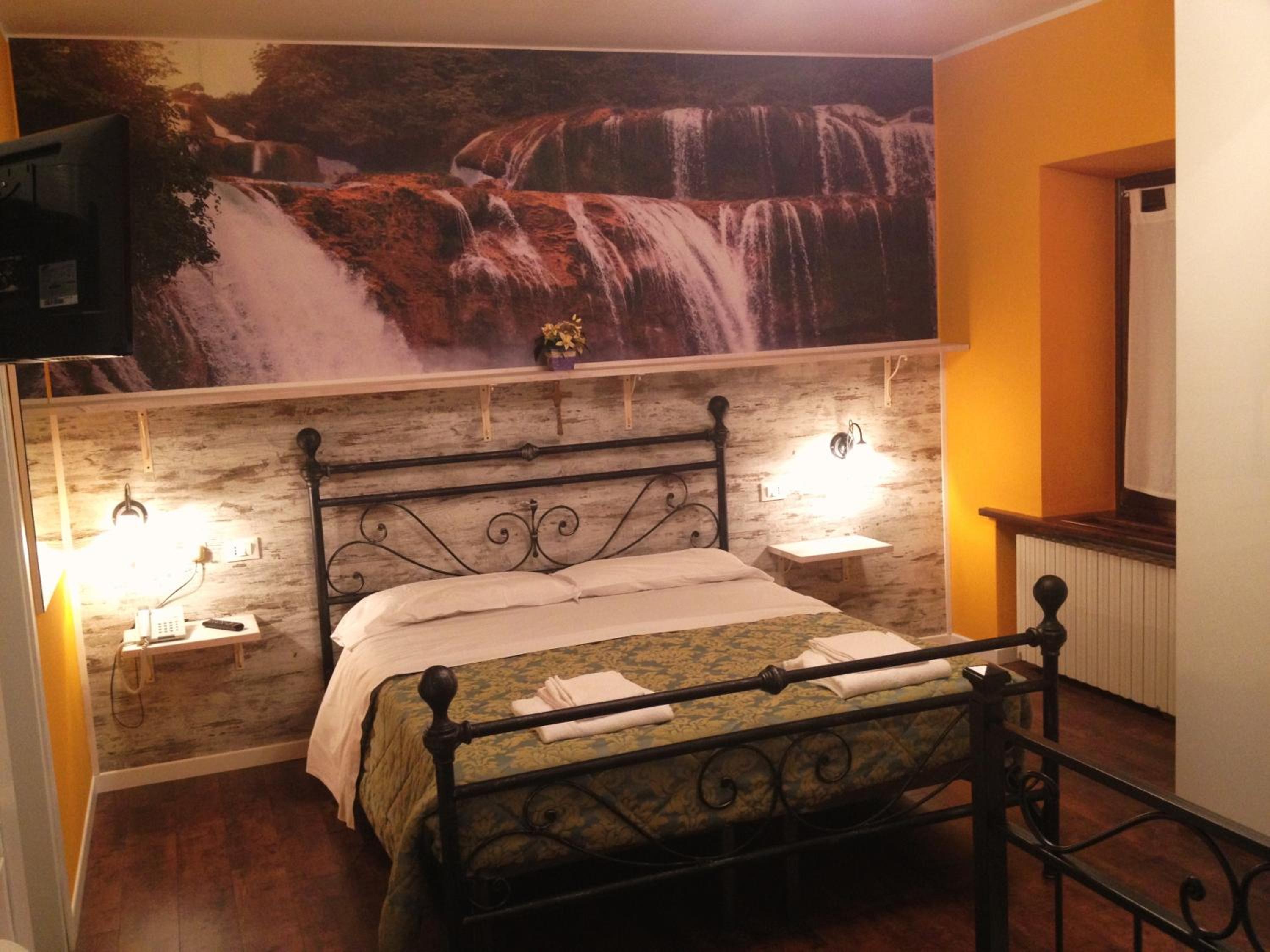Double Room - Photo 6