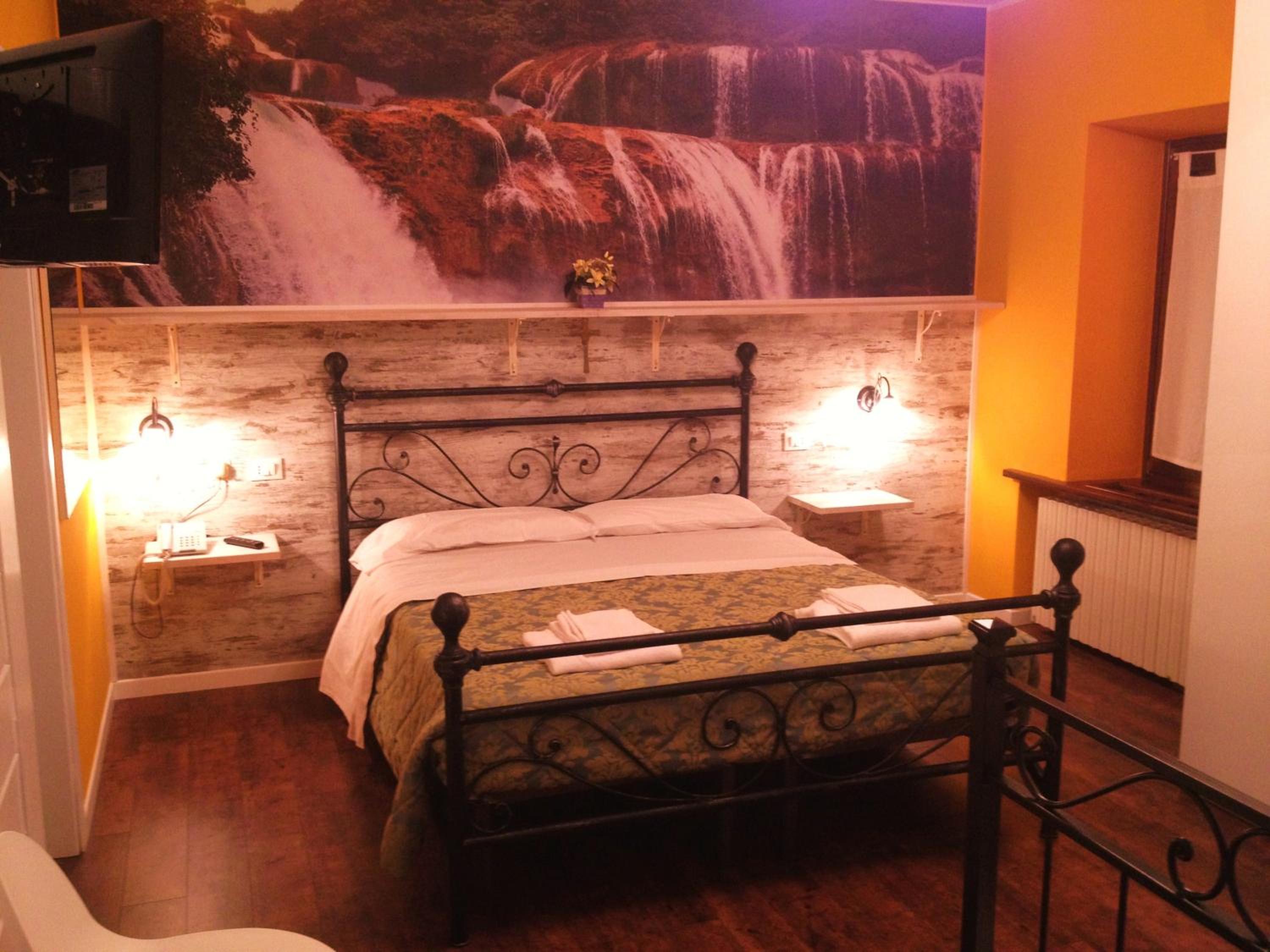 Double Room - Photo 5