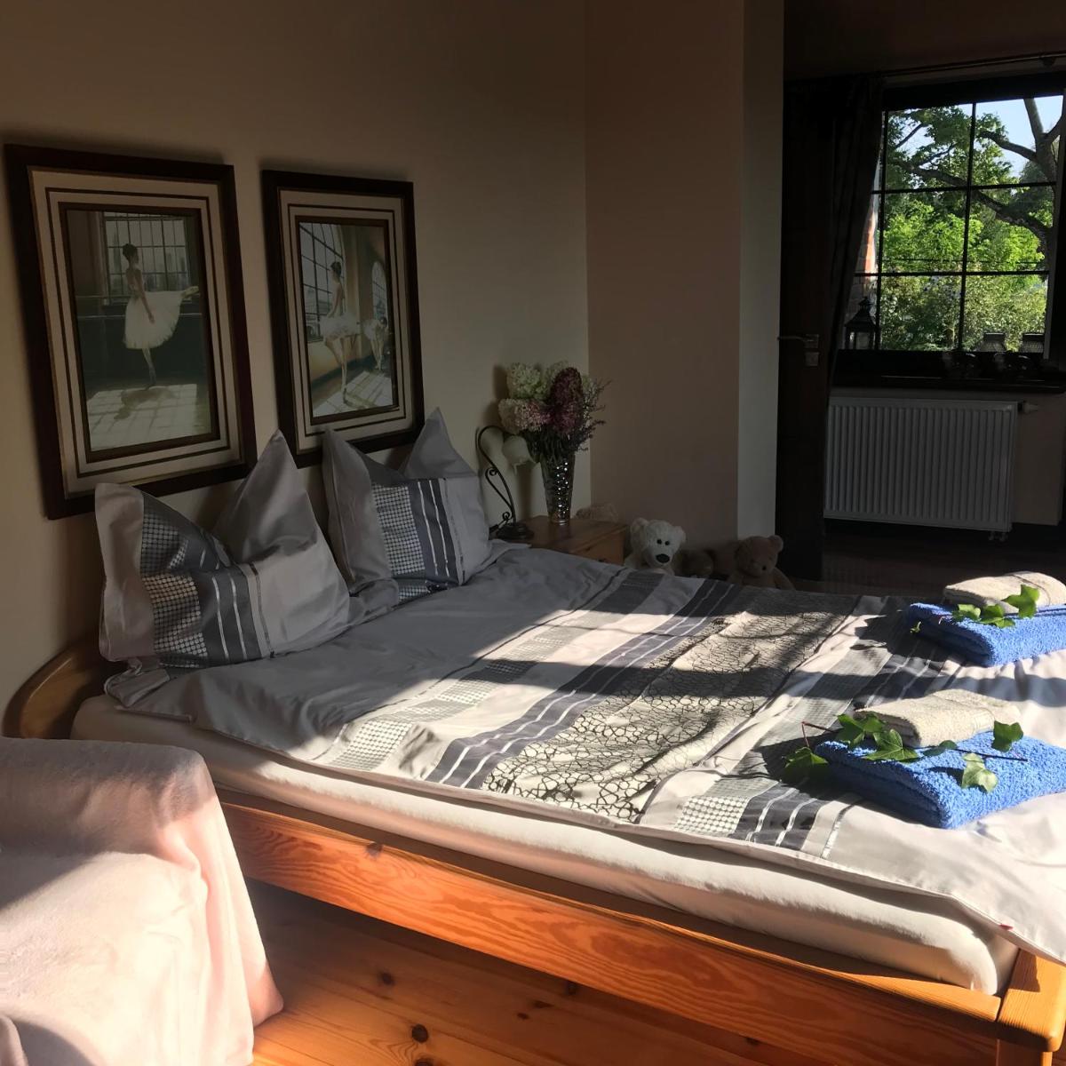 Large Double or Twin Room - Photo 9