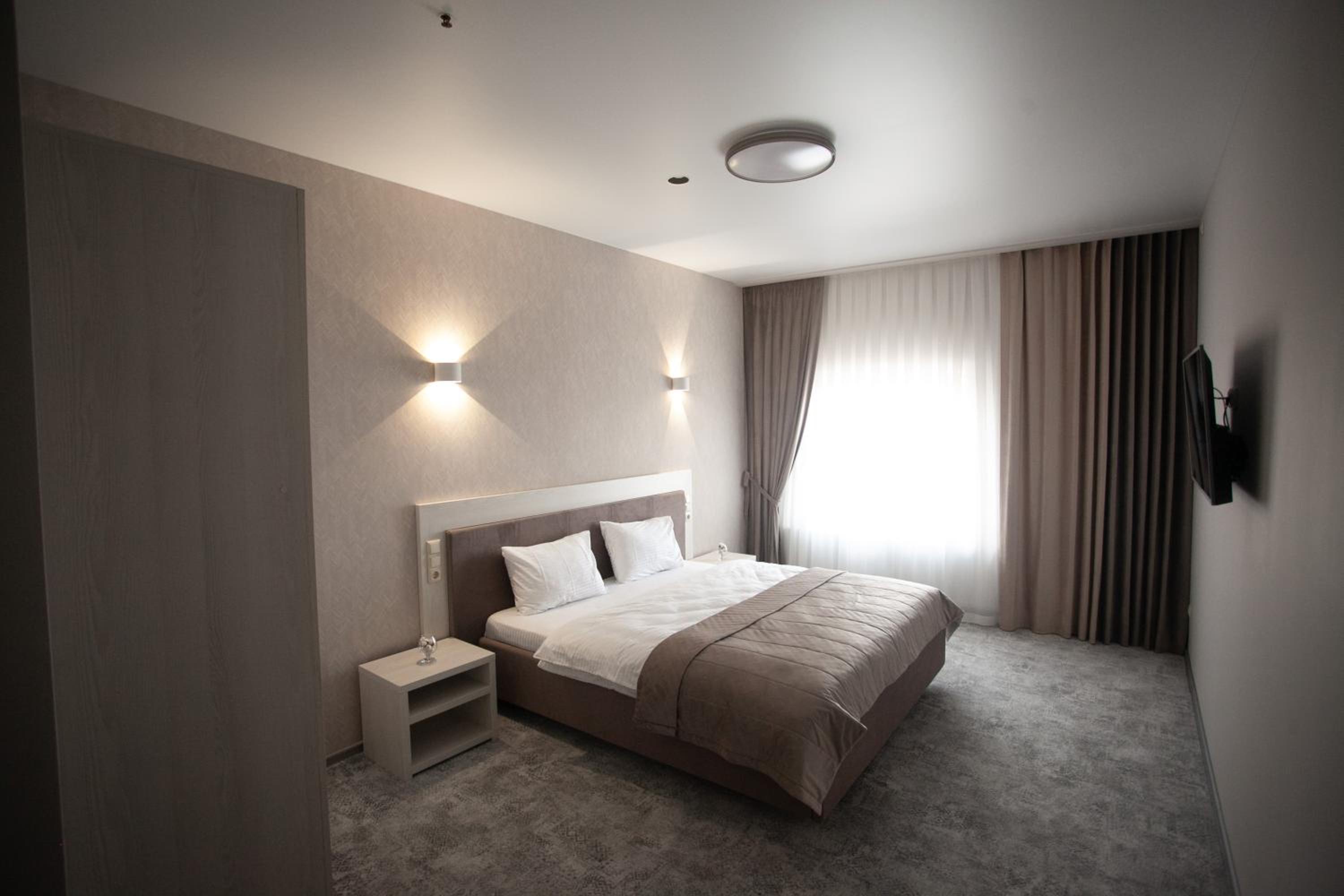 Standard Queen Room