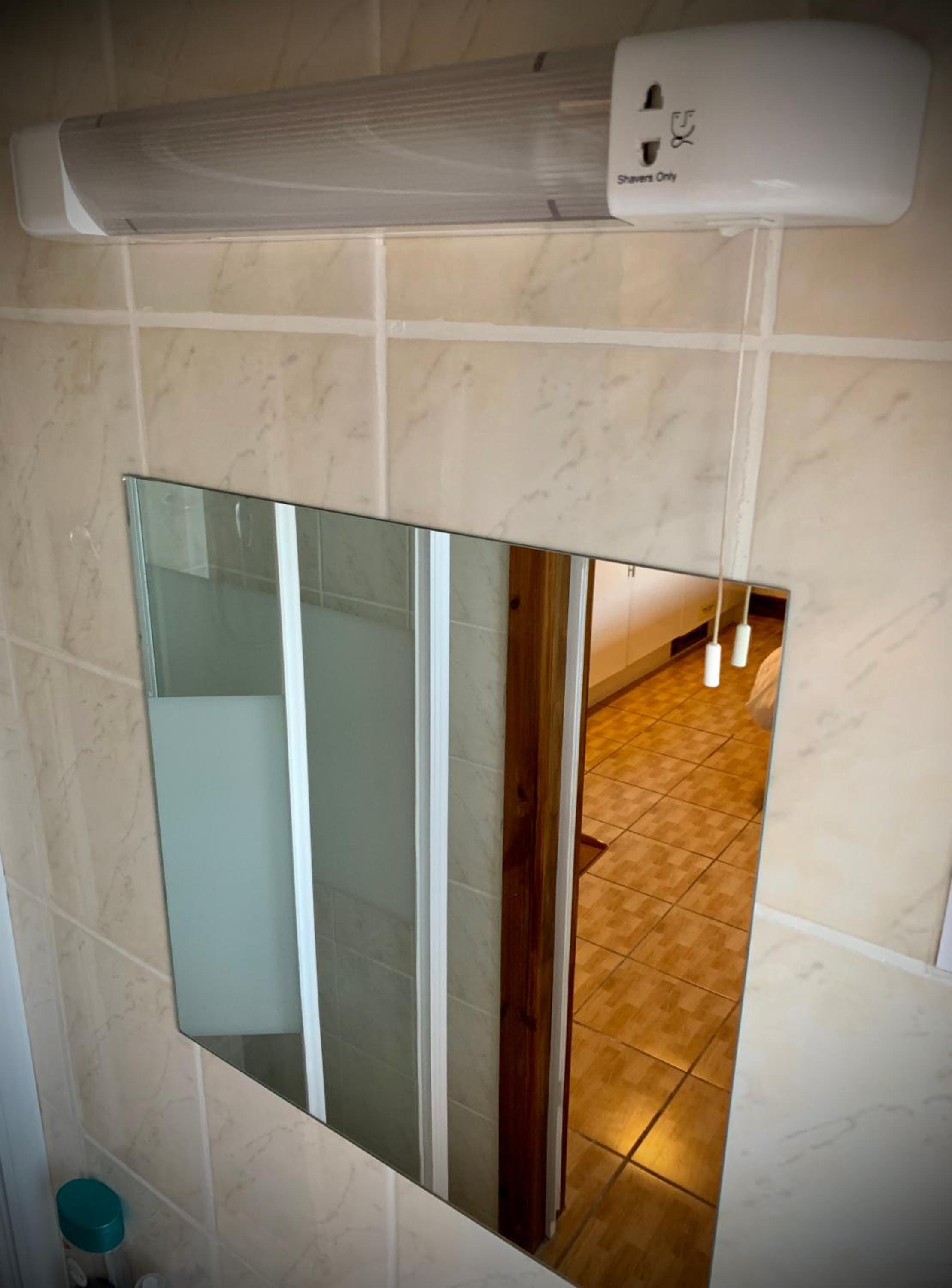 Attic Triple En-Suite with Kitchenette - Park View - Photo 7