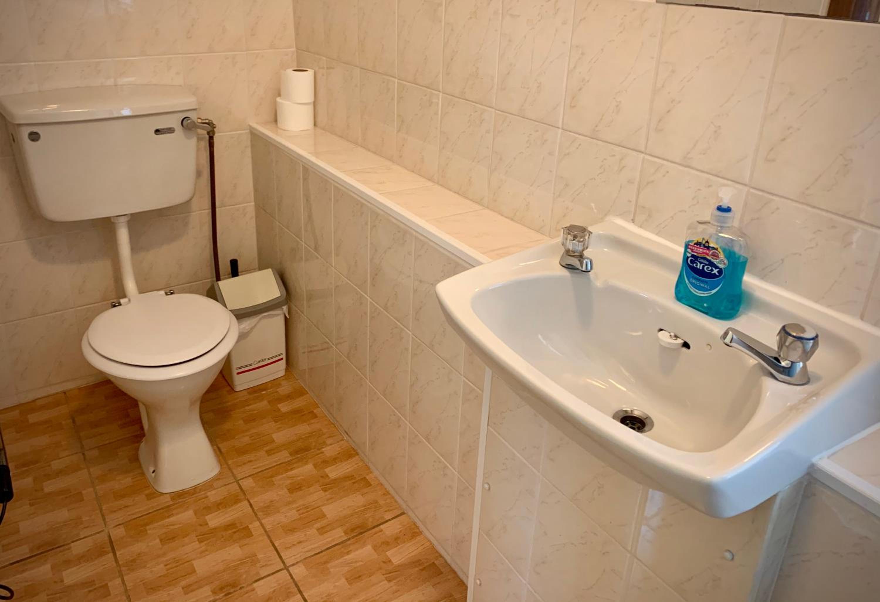 Attic Triple En-Suite with Kitchenette - Park View - Photo 2