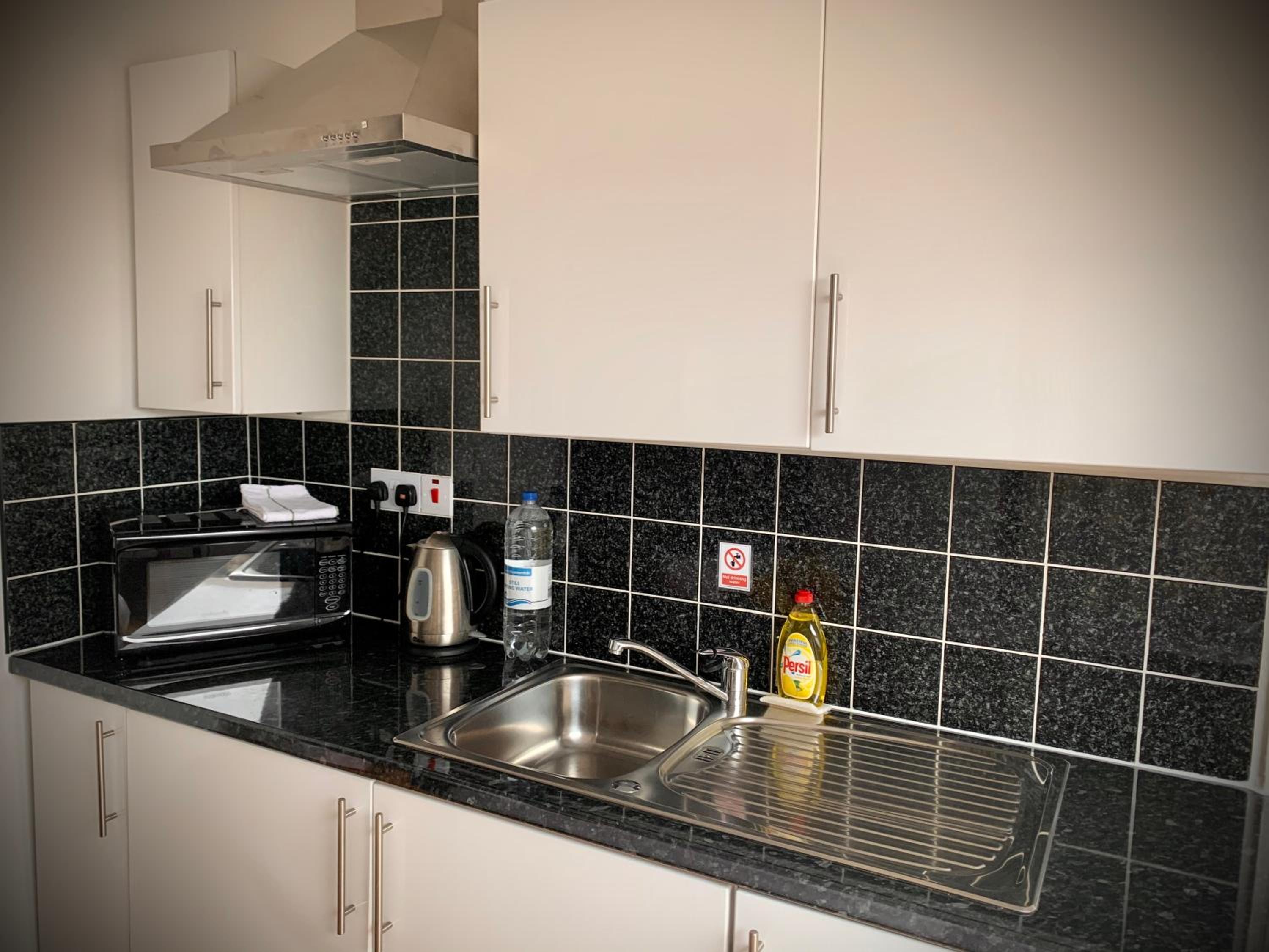 Attic Triple En-Suite with Kitchenette - Park View - Photo 10