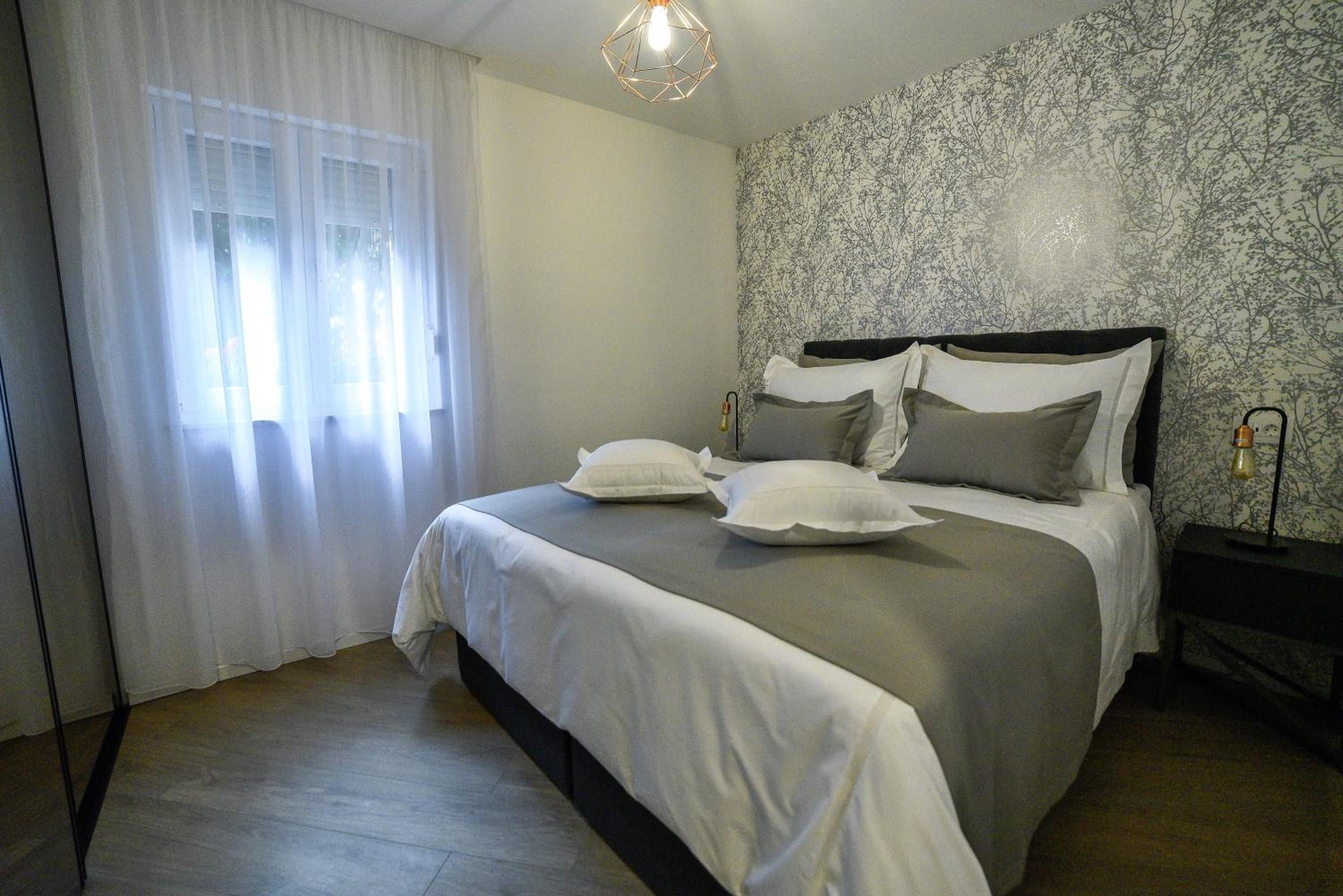 One-Bedroom Apartment with Hot Tub photo 1
