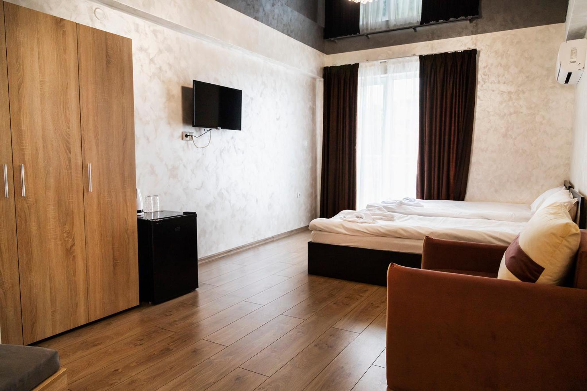 Twin Room with Balcony - Photo 3