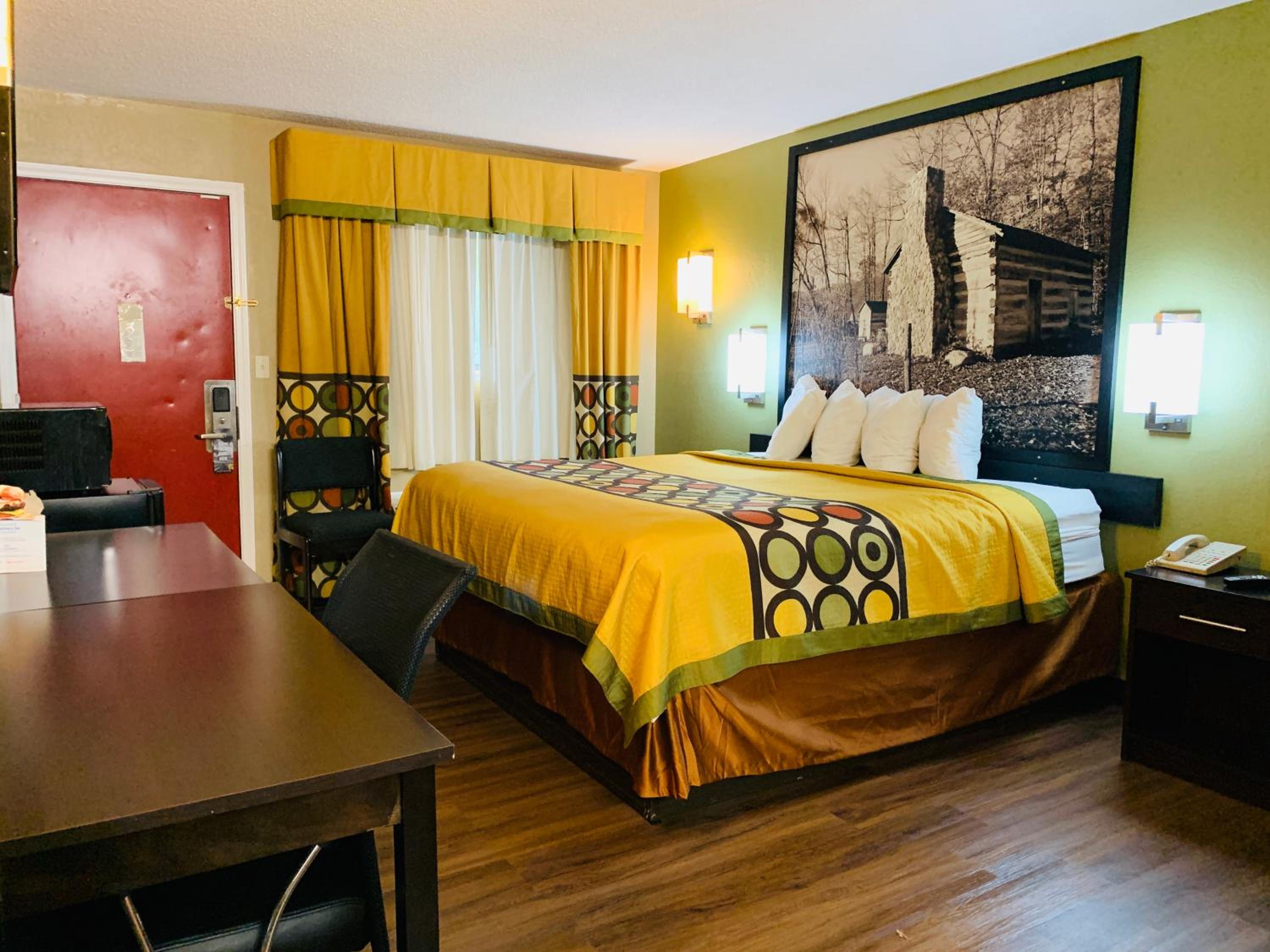 King Room - Non-Smoking - Photo 5