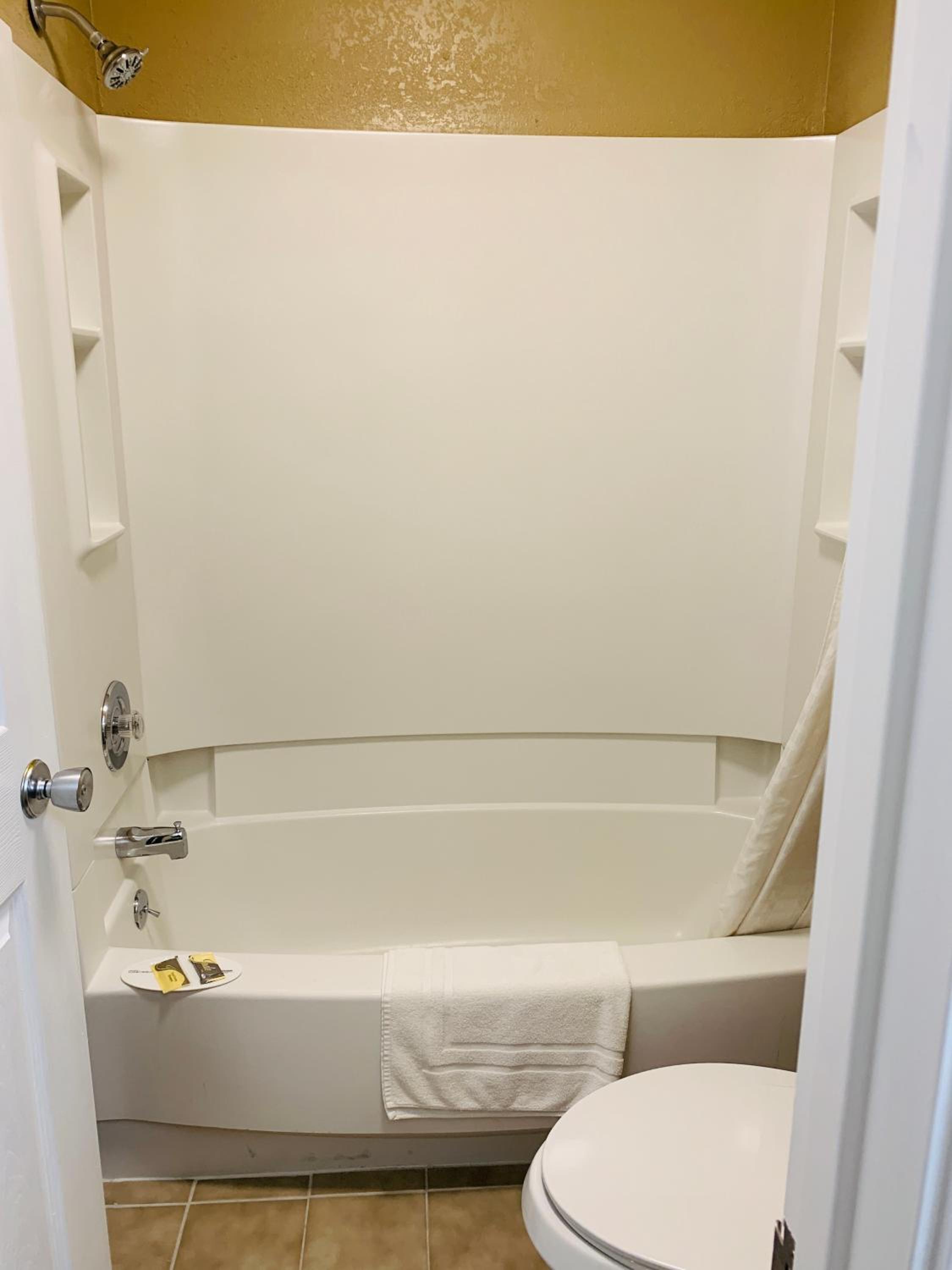 King Room - Non-Smoking - Photo 6