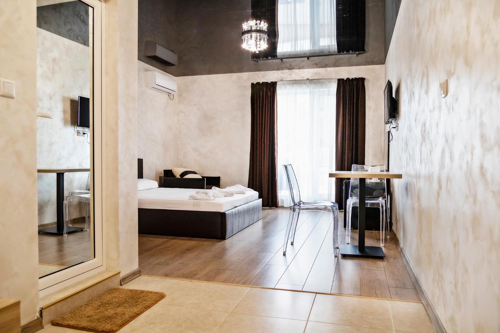 Deluxe Double Room with Balcony - Photo 6