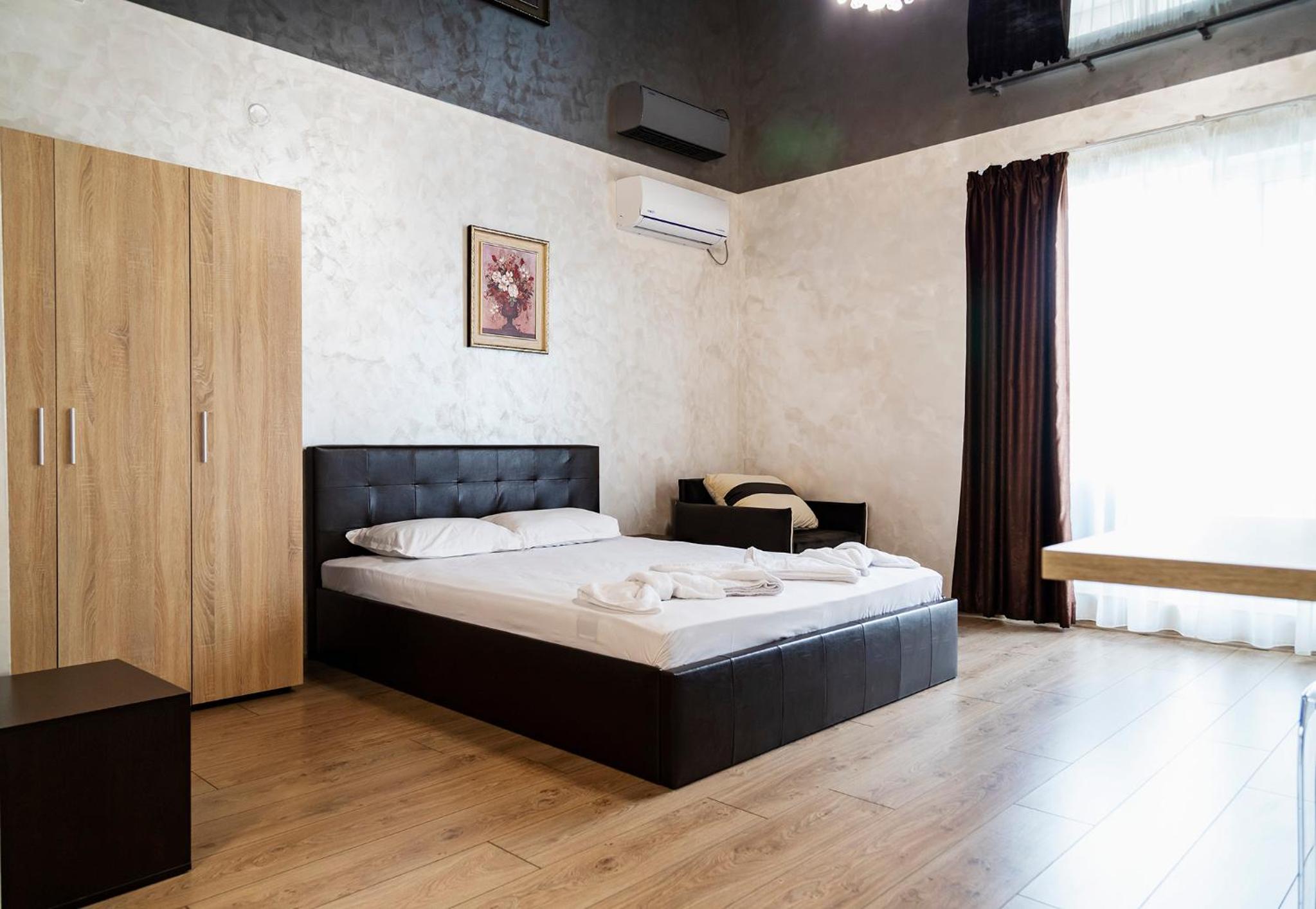 Deluxe Double Room with Balcony - Photo 5