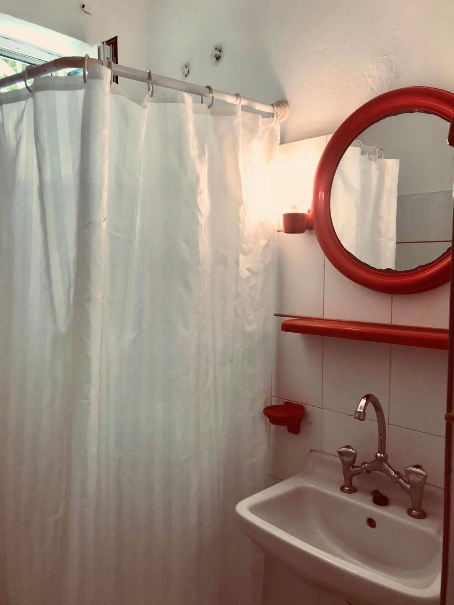 Double Room with Balcony - Photo 5