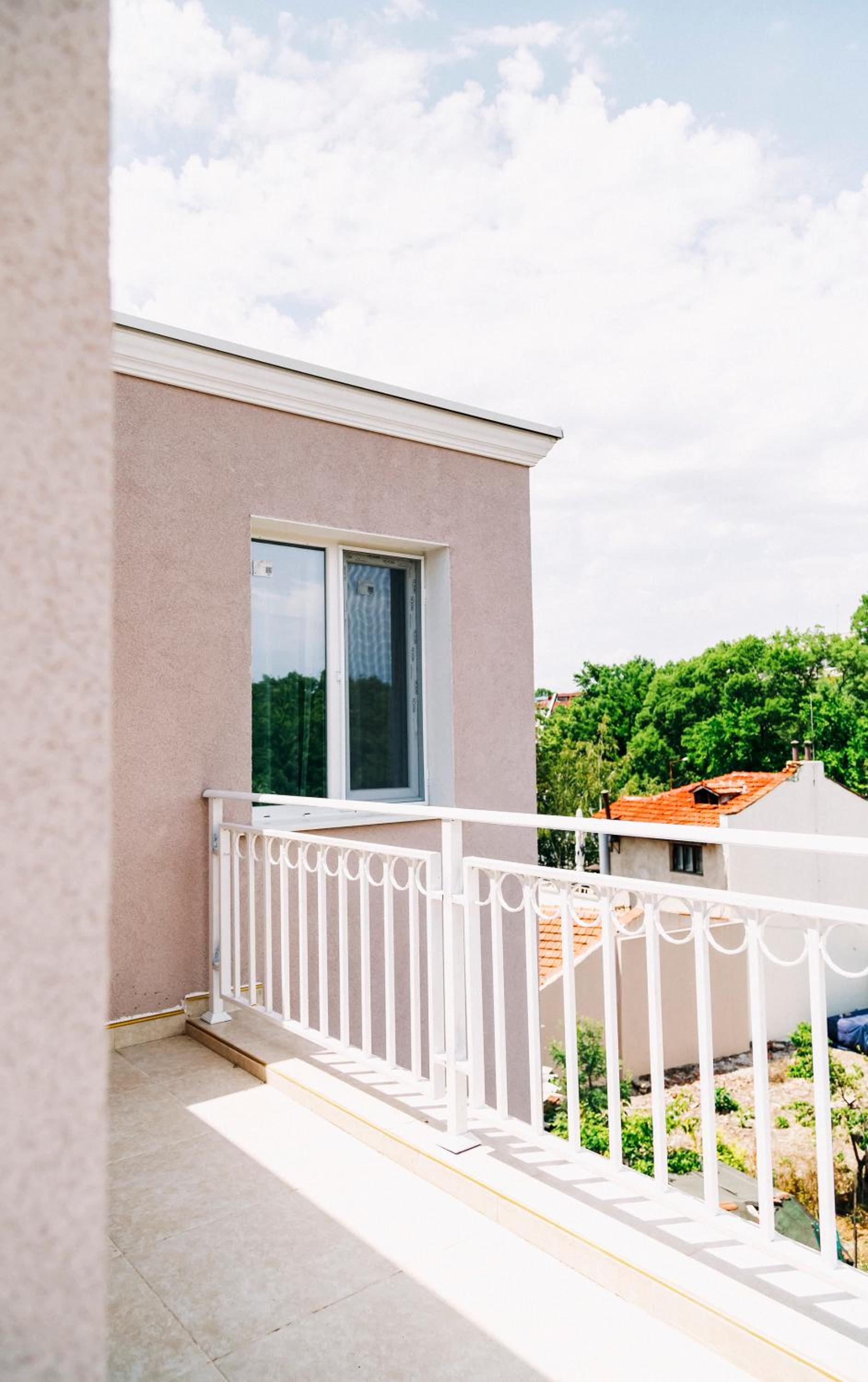 Studio with Balcony - Photo 7