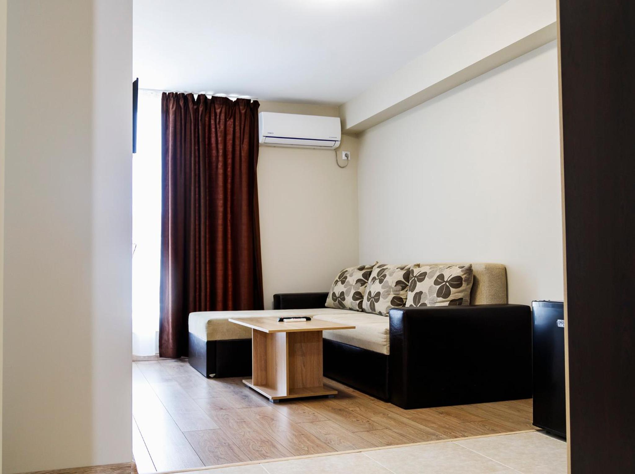 Studio with Balcony - Photo 4