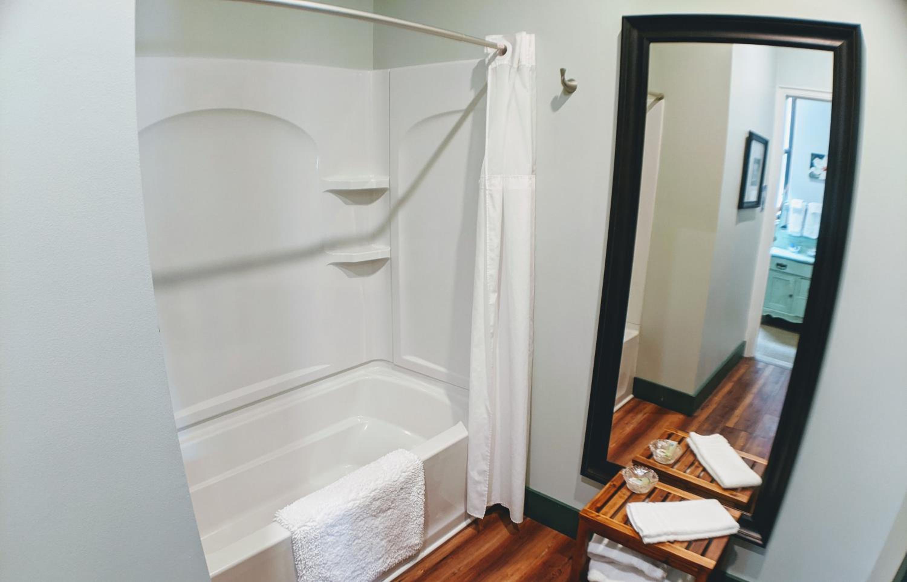 Deluxe Queen Room with Two Queen Beds - Photo 2