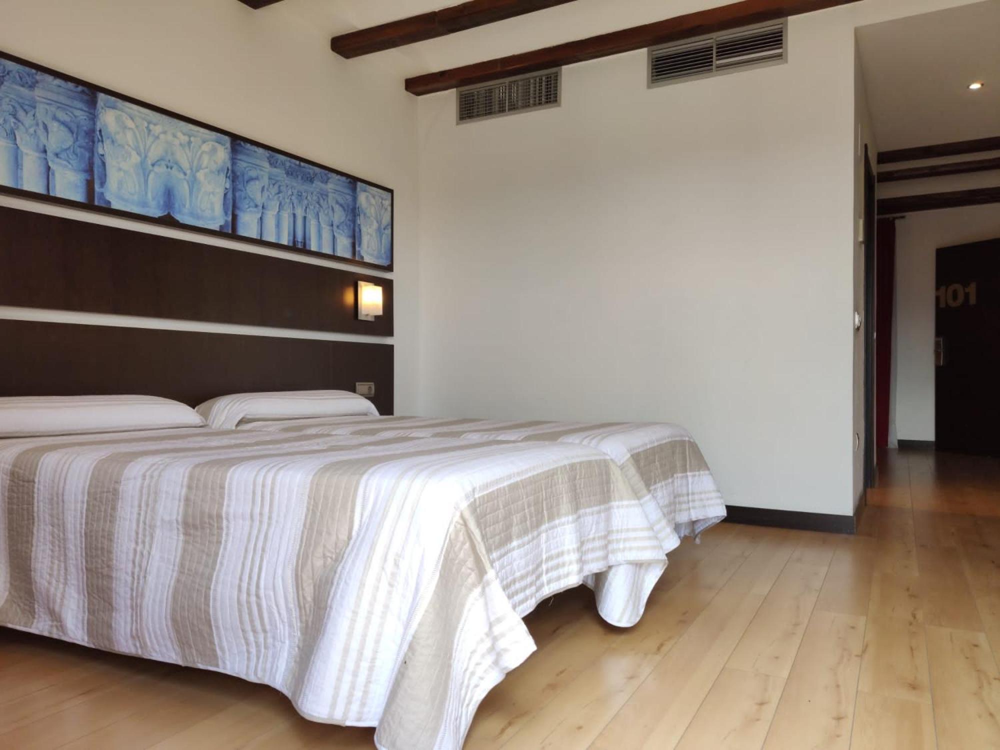 Quadruple Room - Photo 12